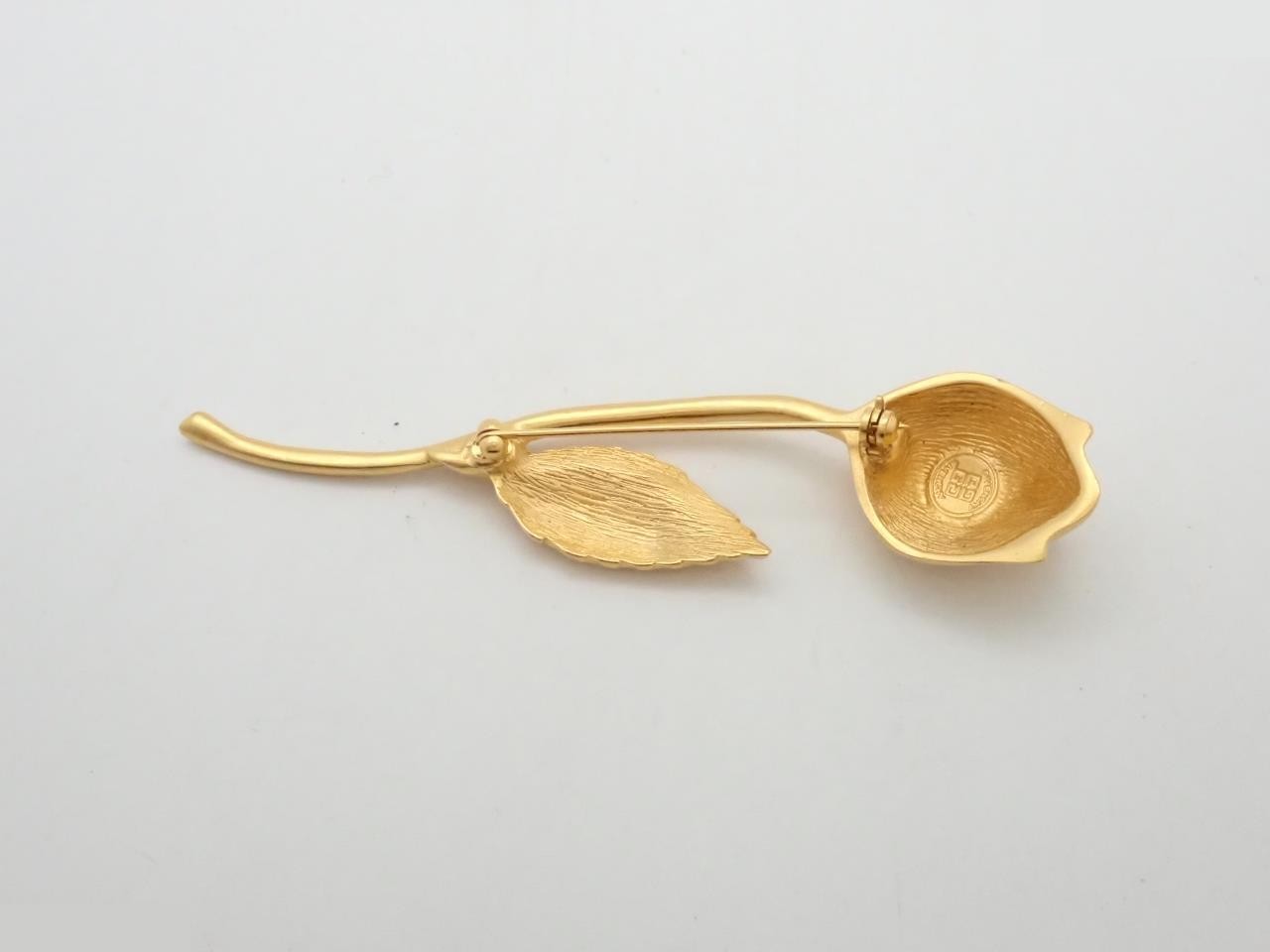 brooch, rose, gold — view 2
