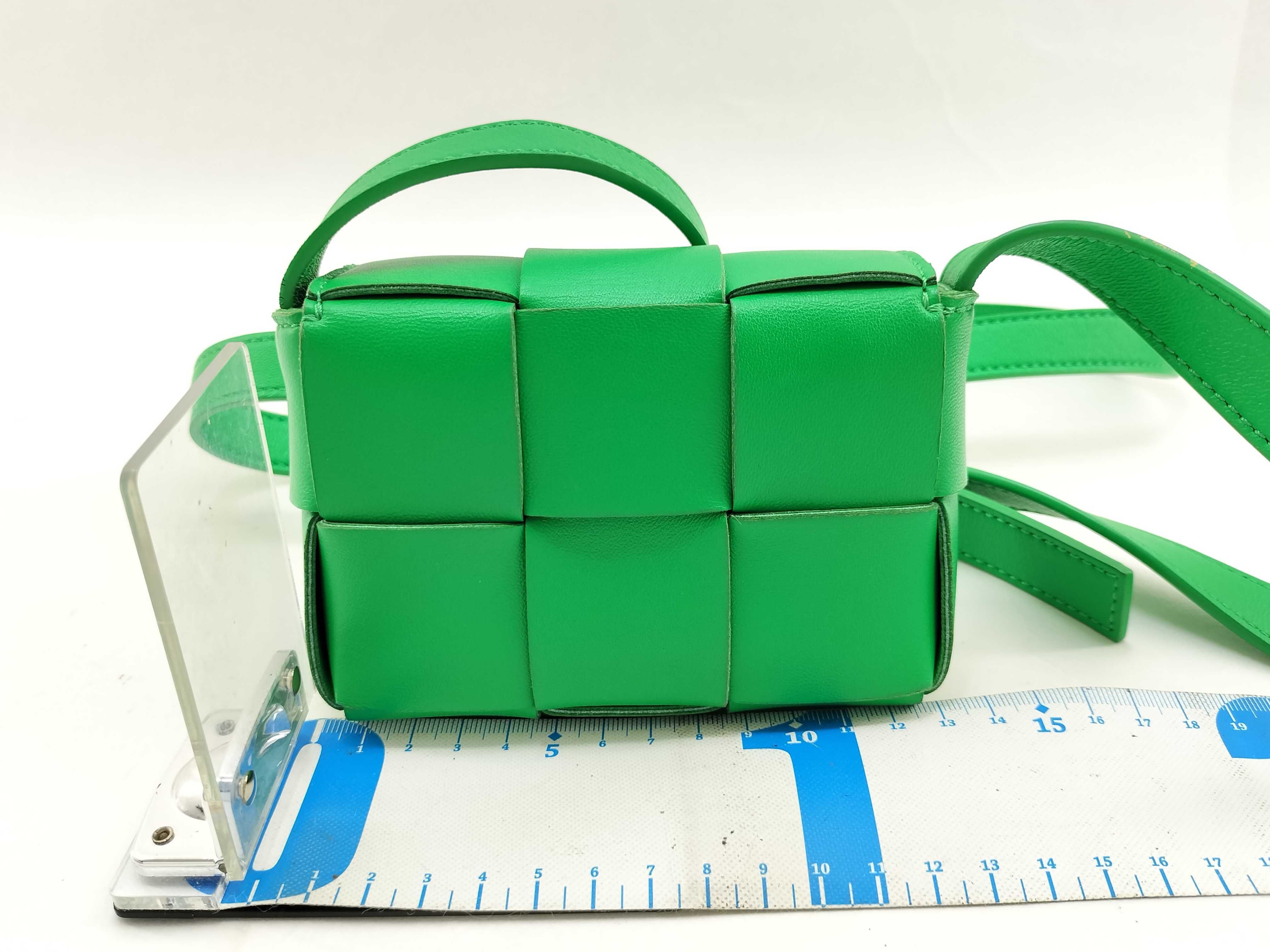 Intrecciato Maxi Intrecciato Candy Cassette Leather Shoulder Bag Green Shoulder Bag — view 2