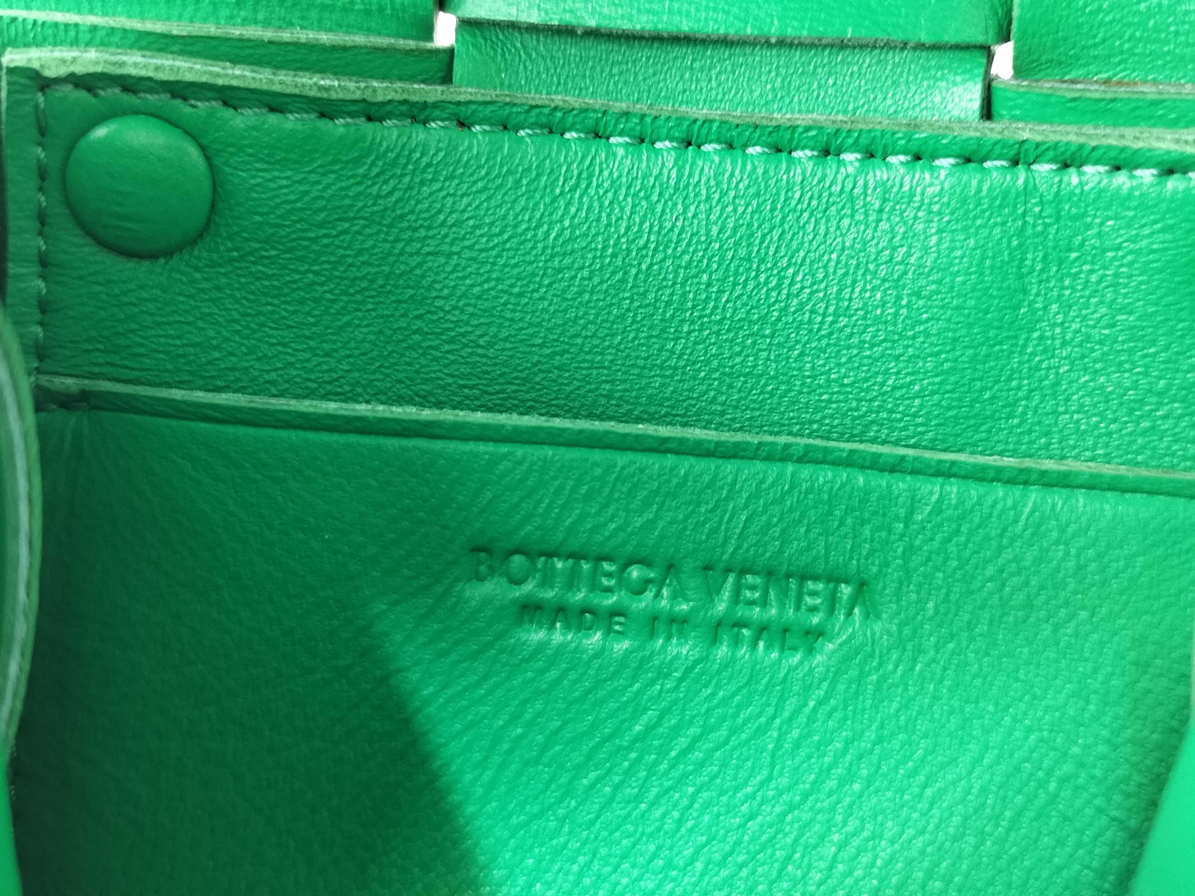 Intrecciato Maxi Intrecciato Candy Cassette Leather Shoulder Bag Green Shoulder Bag — view 12