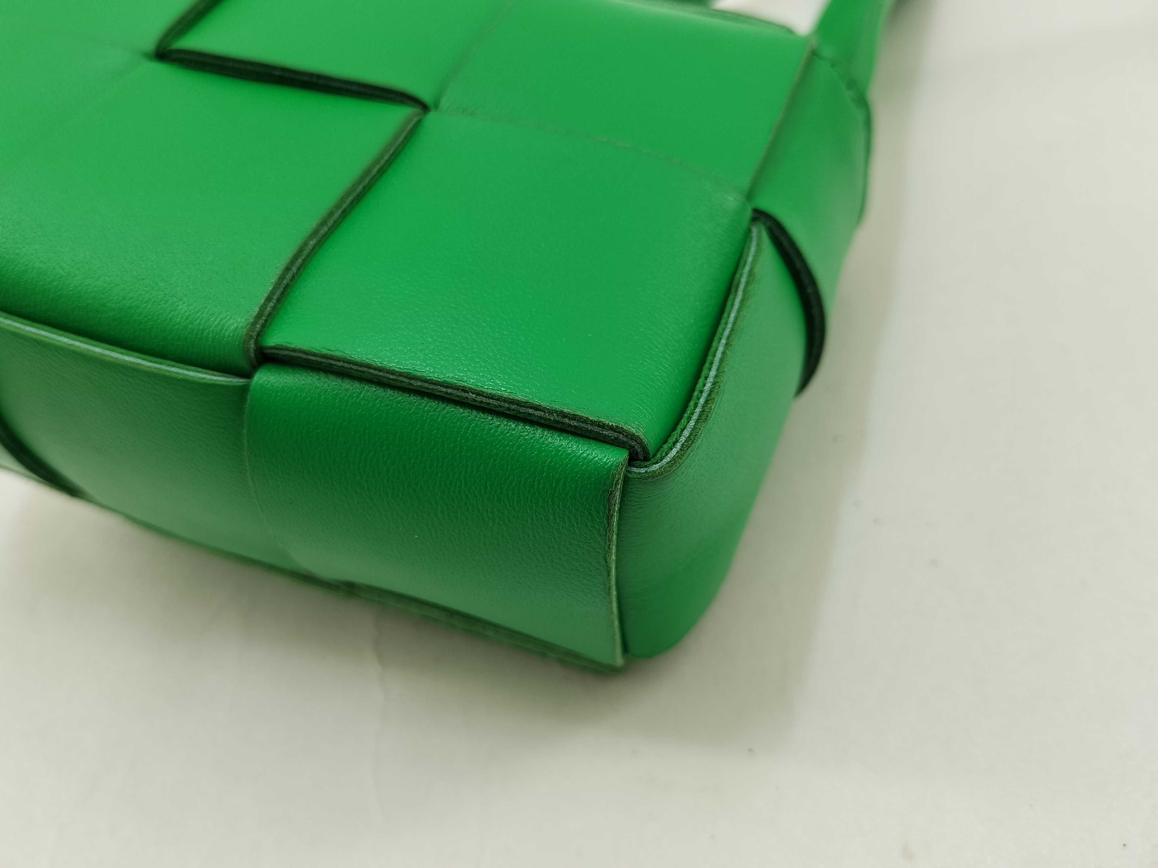 Intrecciato Maxi Intrecciato Candy Cassette Leather Shoulder Bag Green Shoulder Bag — view 5