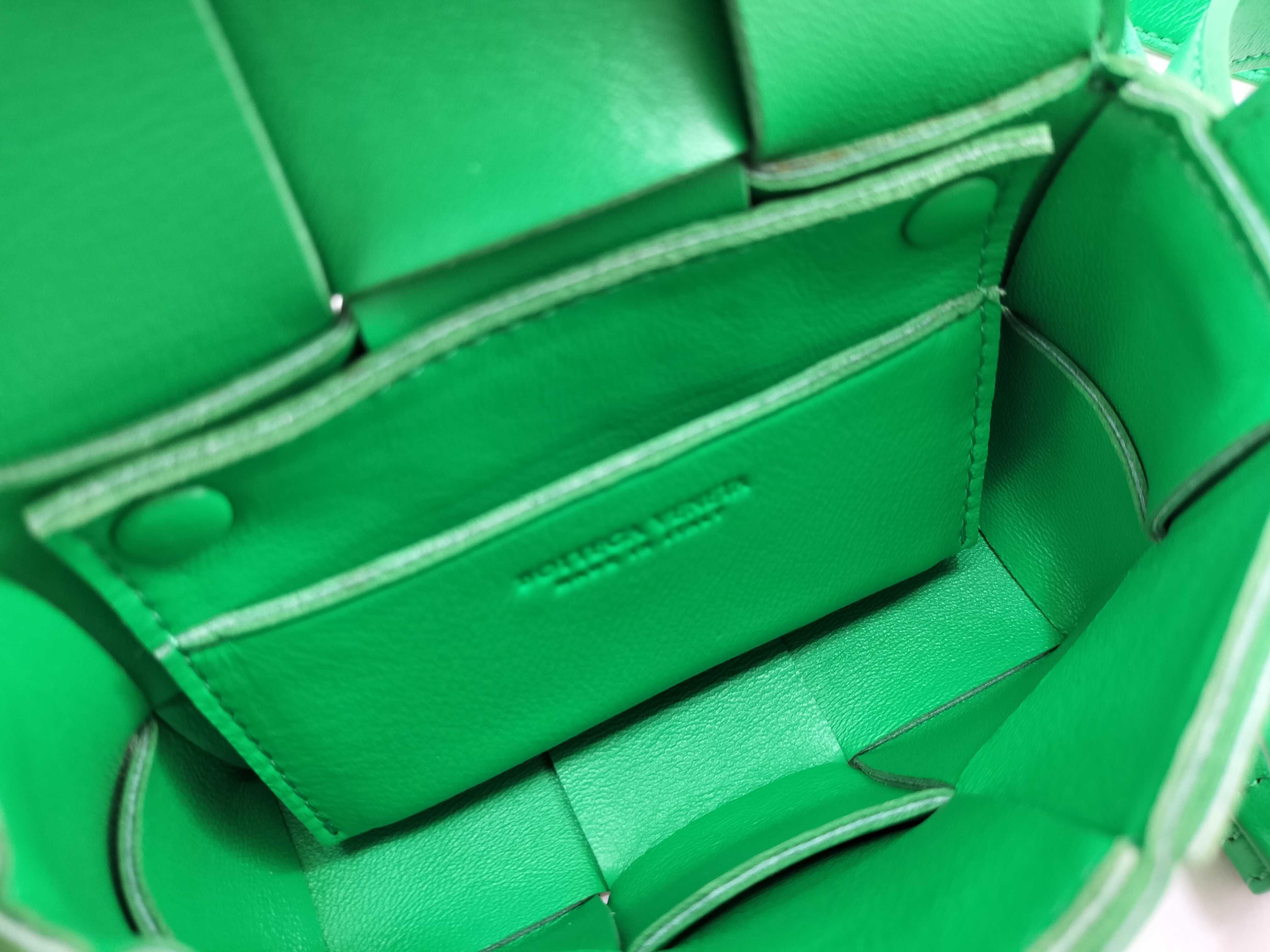Intrecciato Maxi Intrecciato Candy Cassette Leather Shoulder Bag Green Shoulder Bag — view 10