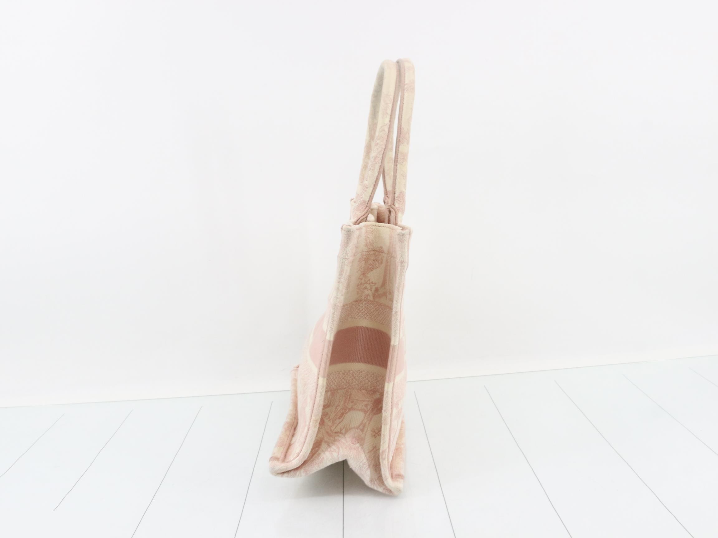 Book tote medium oblique tote bag — view 4