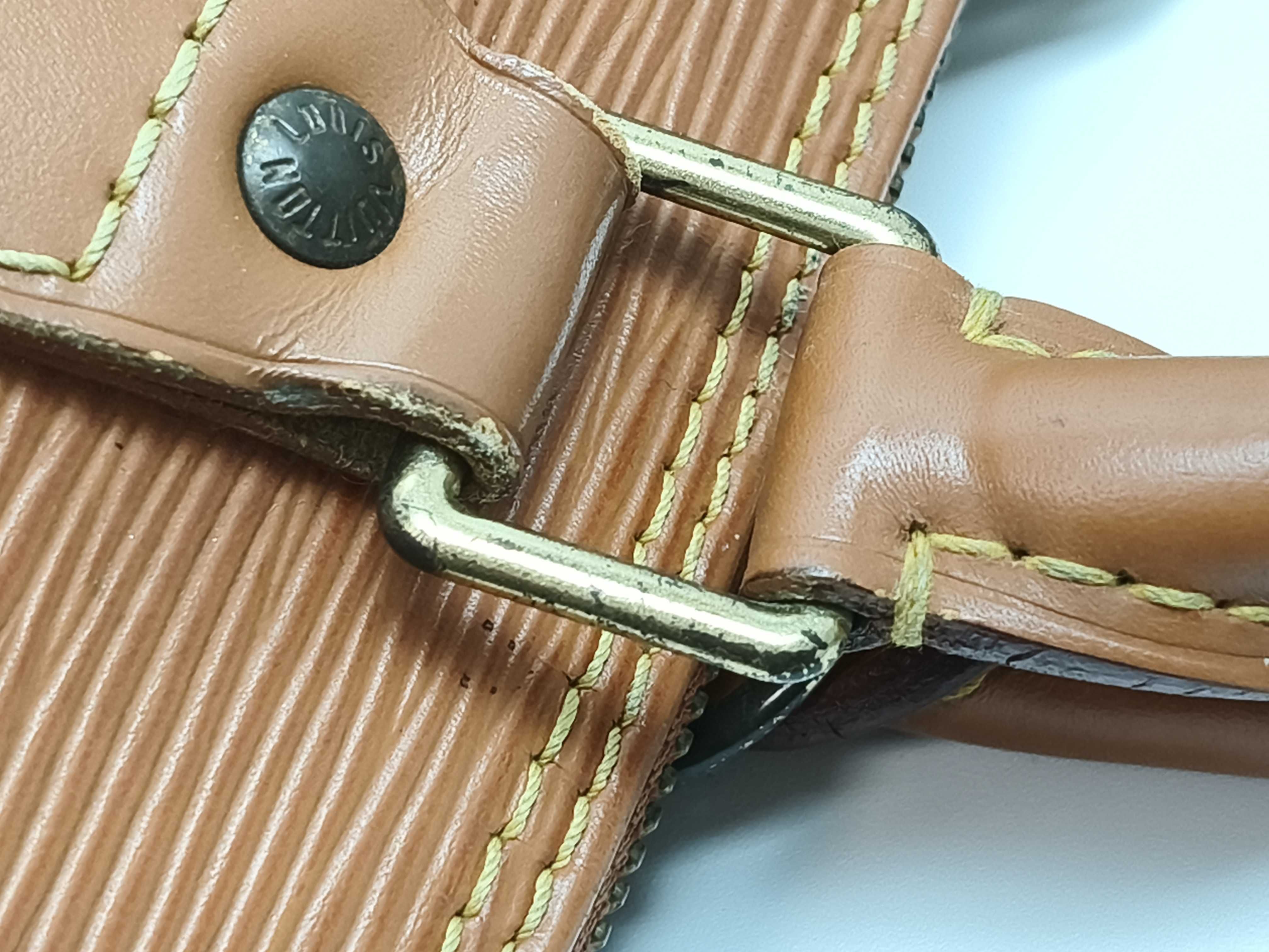 Epi Alma PM M52143 Handbag — view 5