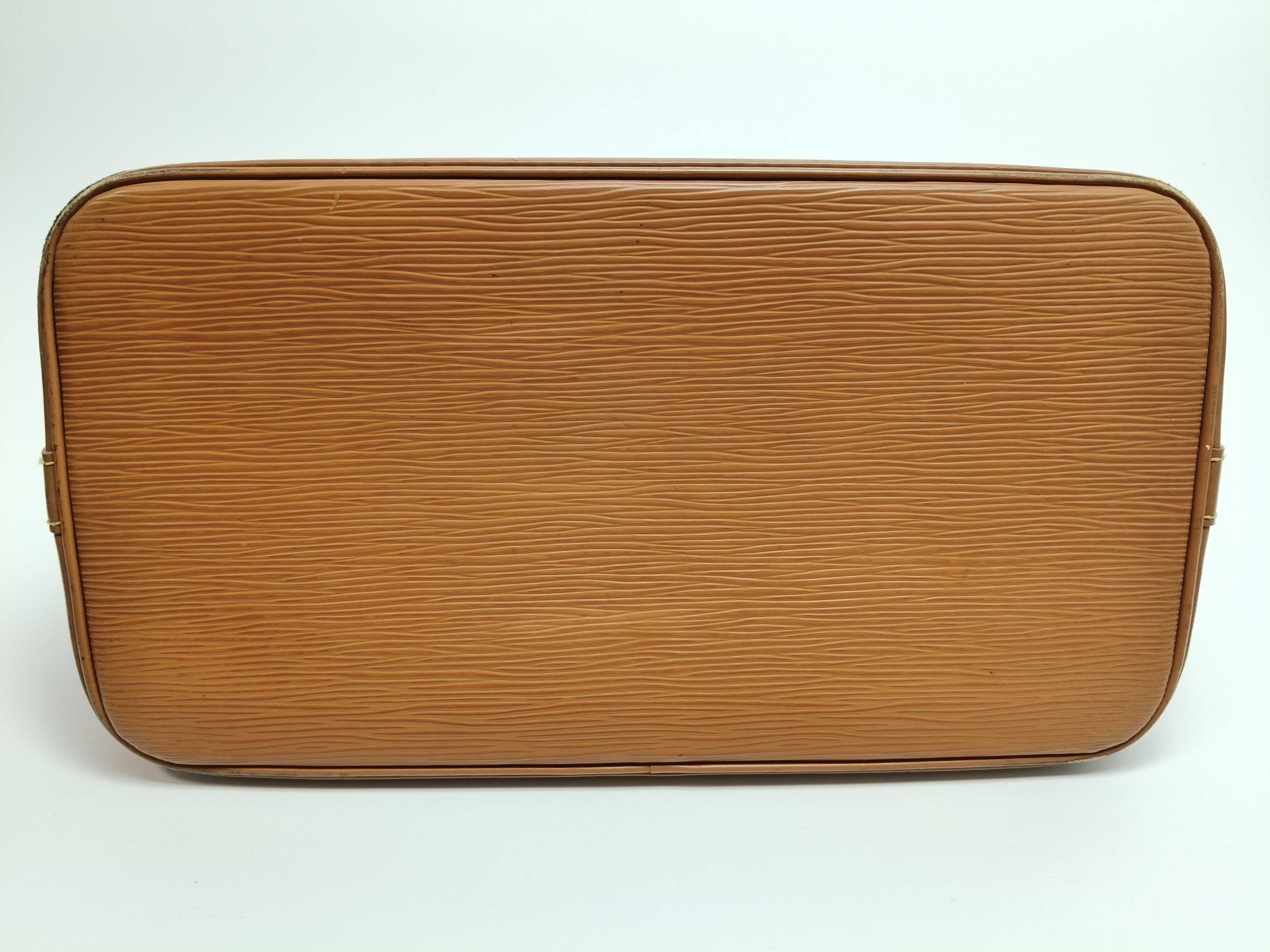 Epi Alma PM M52143 Handbag — view 8
