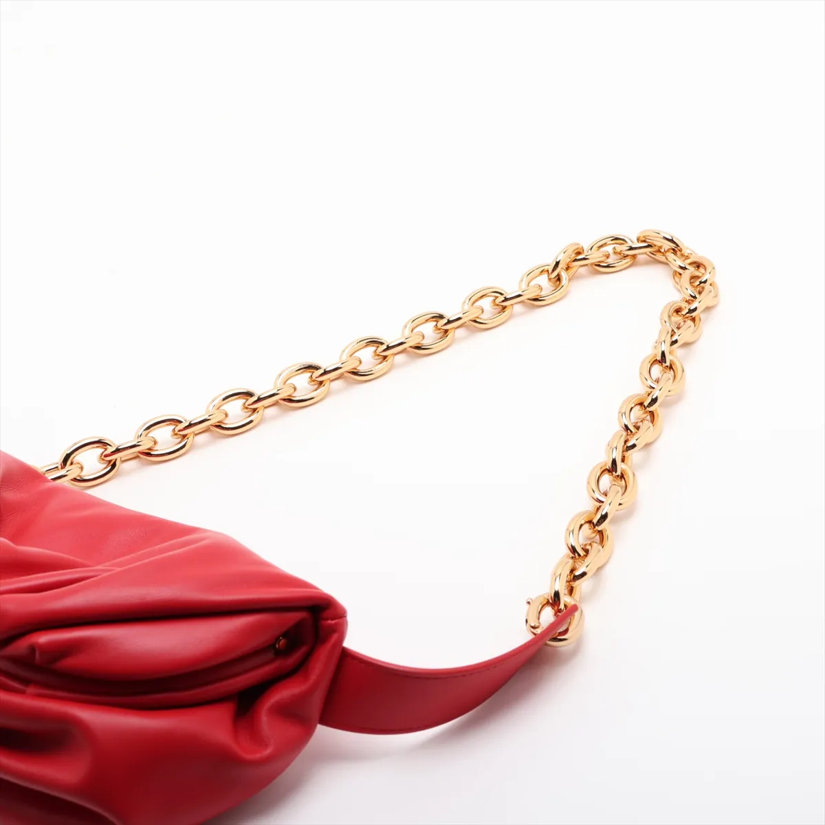 The Chain Pouch Leather Body Bag Red — view 5