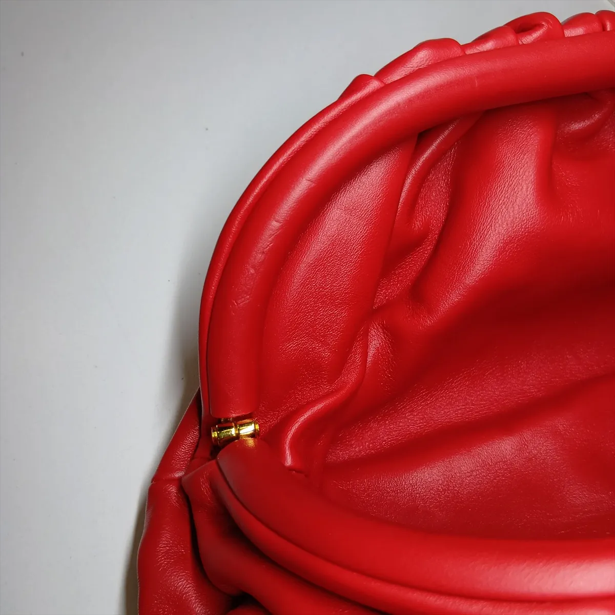 The Chain Pouch Leather Body Bag Red — view 9