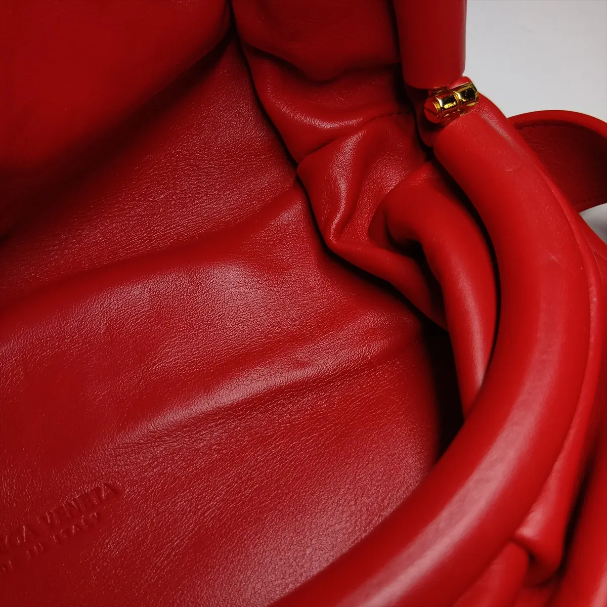 The Chain Pouch Leather Body Bag Red — view 10