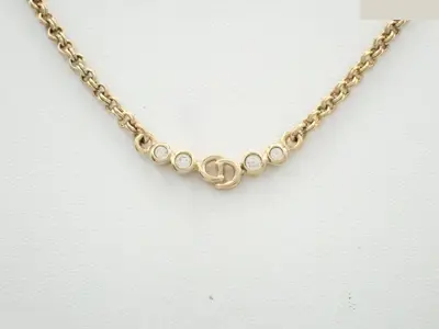 Gold necklace with stone; chain approximately 40cm long.