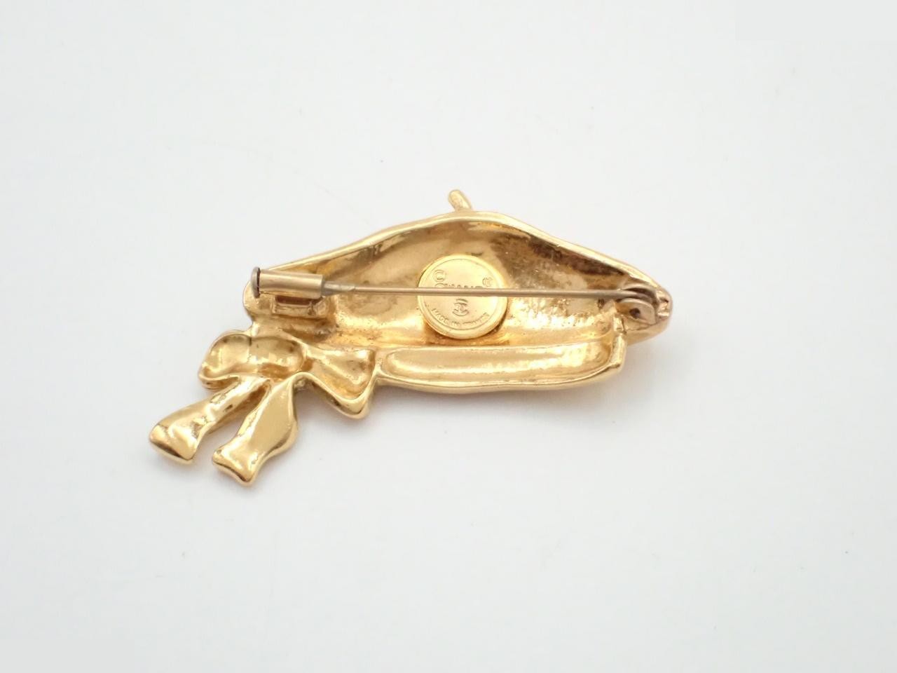 Vintage Classic (Precious Metal) Brooch — view 2