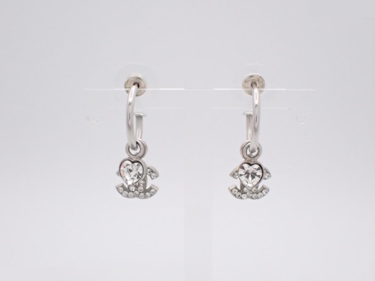 hoop earrings, model 04A, featuring a Coco Mark, heart design, and stone. Height: 2.5 cm.
