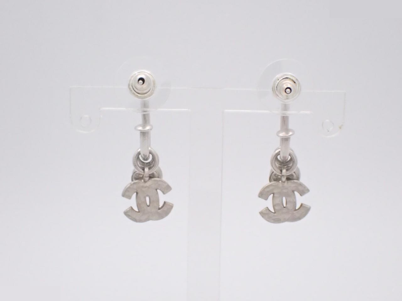 hoop earrings, model 04A, featuring a Coco Mark, heart design, and stone. Height: 2.5 cm. — view 2