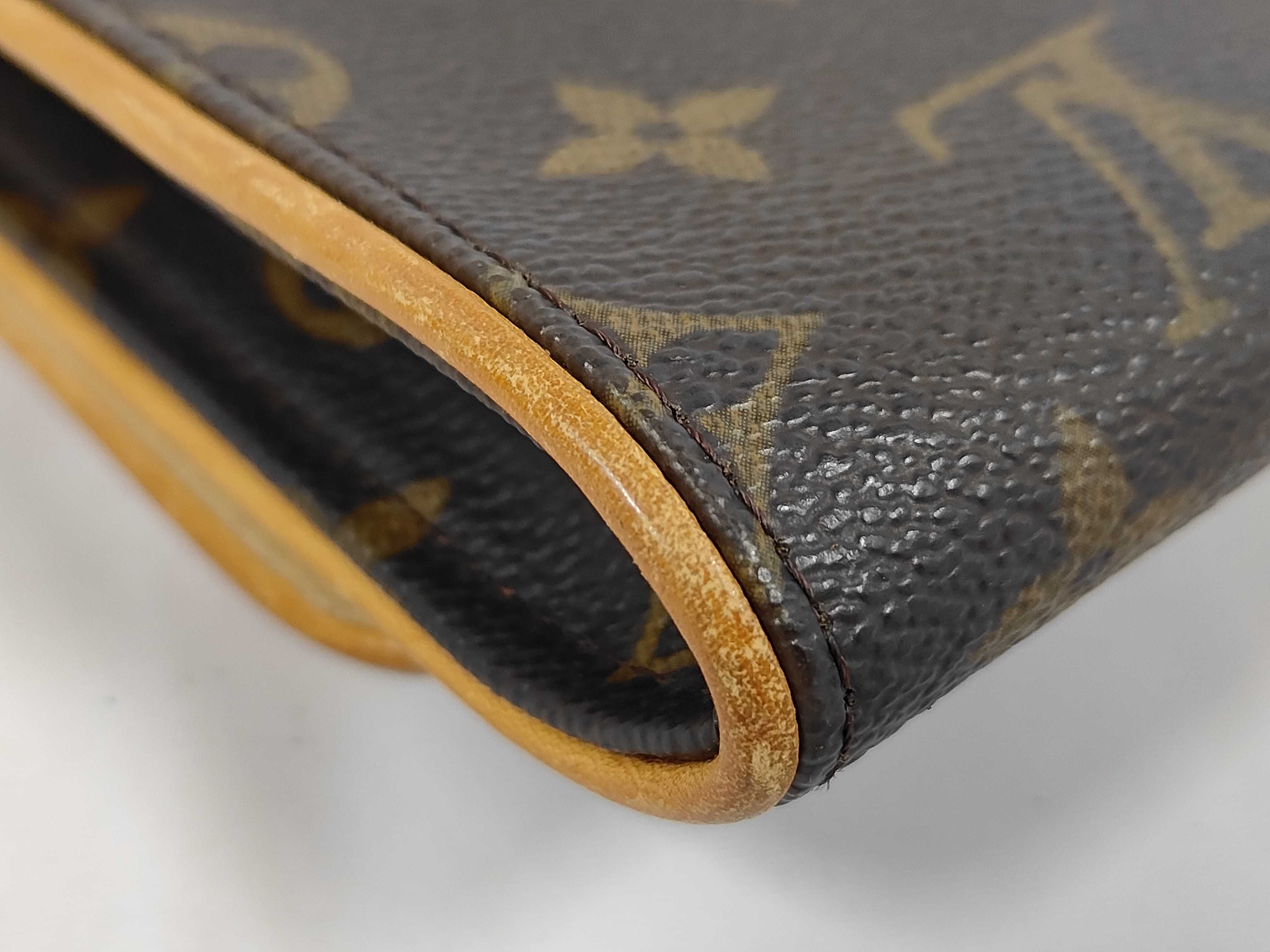 Monogram Louis Vuitton Monogram M51852 Pochette Twin GM CA1919 Strap (Cracked) Shoulder Bag — view 3