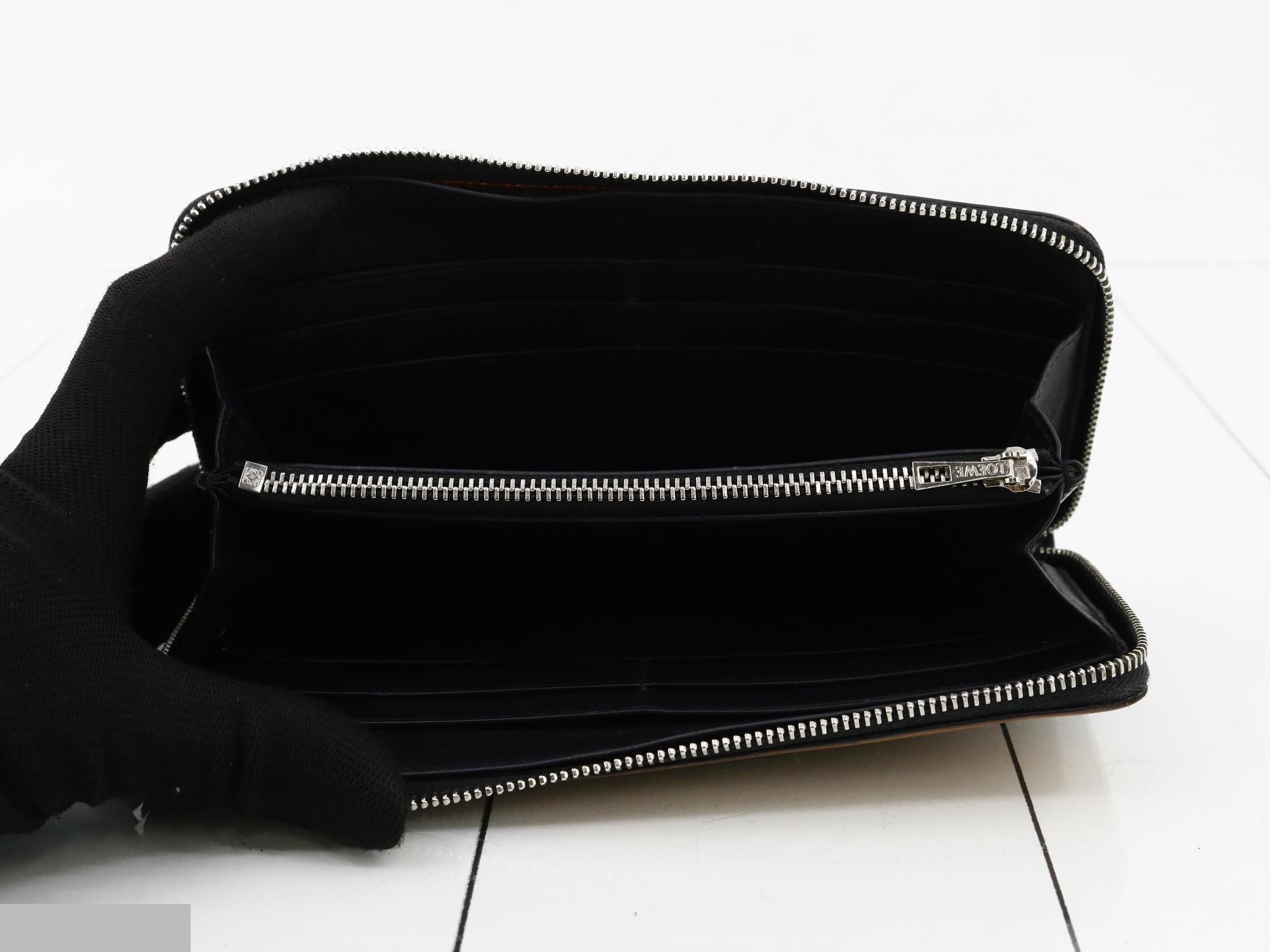 Other lines: Bags and Wallets — view 4
