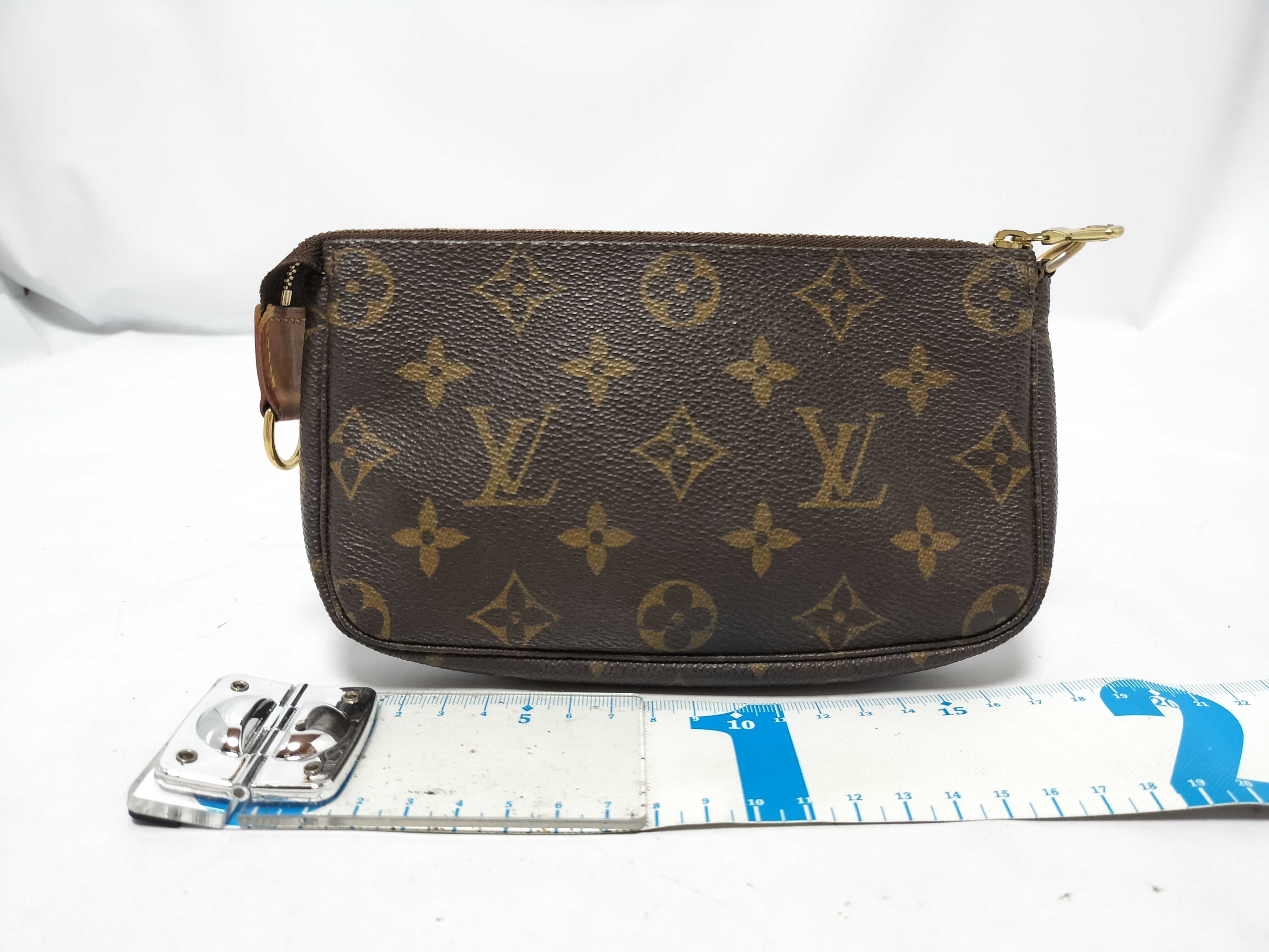 Monogram Louis Vuitton Pochette Accessoires Monogram Pouch — view 2