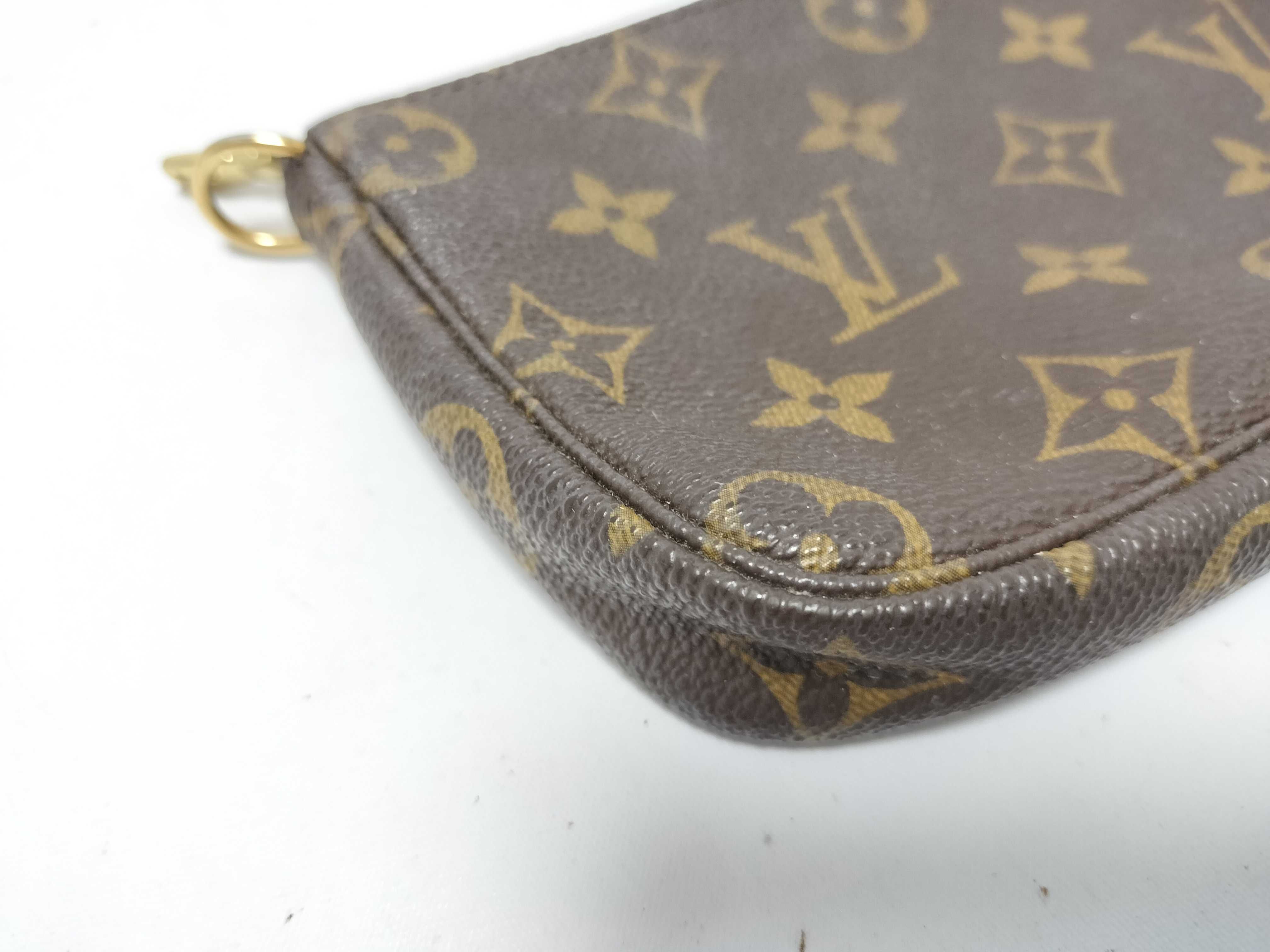 Monogram Louis Vuitton Pochette Accessoires Monogram Pouch — view 8