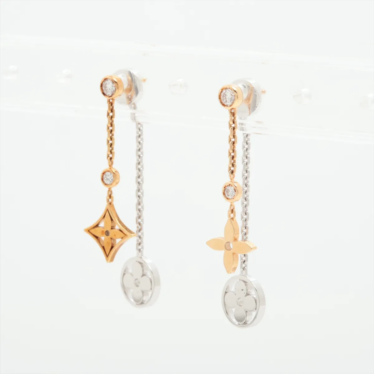 Boucles d'Oreilles Monogram Idylle Double Chain Diamond Earrings 750 (YG x PG x WG) 6.6g A04666 No brand engraving on the catch. No metal purity marking on the catch. — view 3