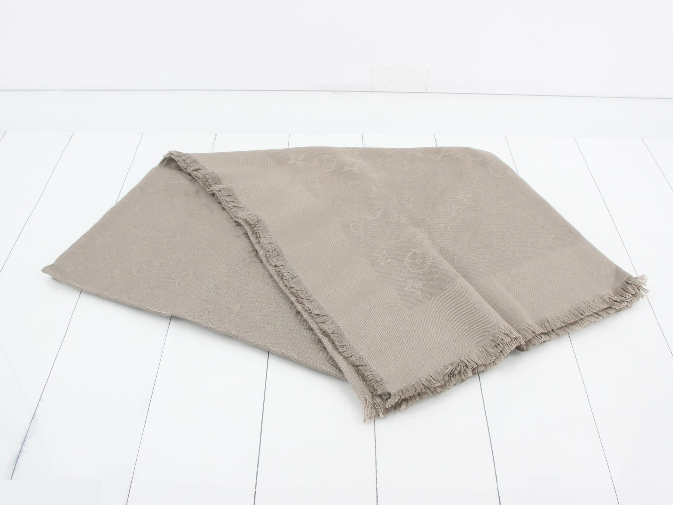 Monogram stole with tag, beige. — view 2