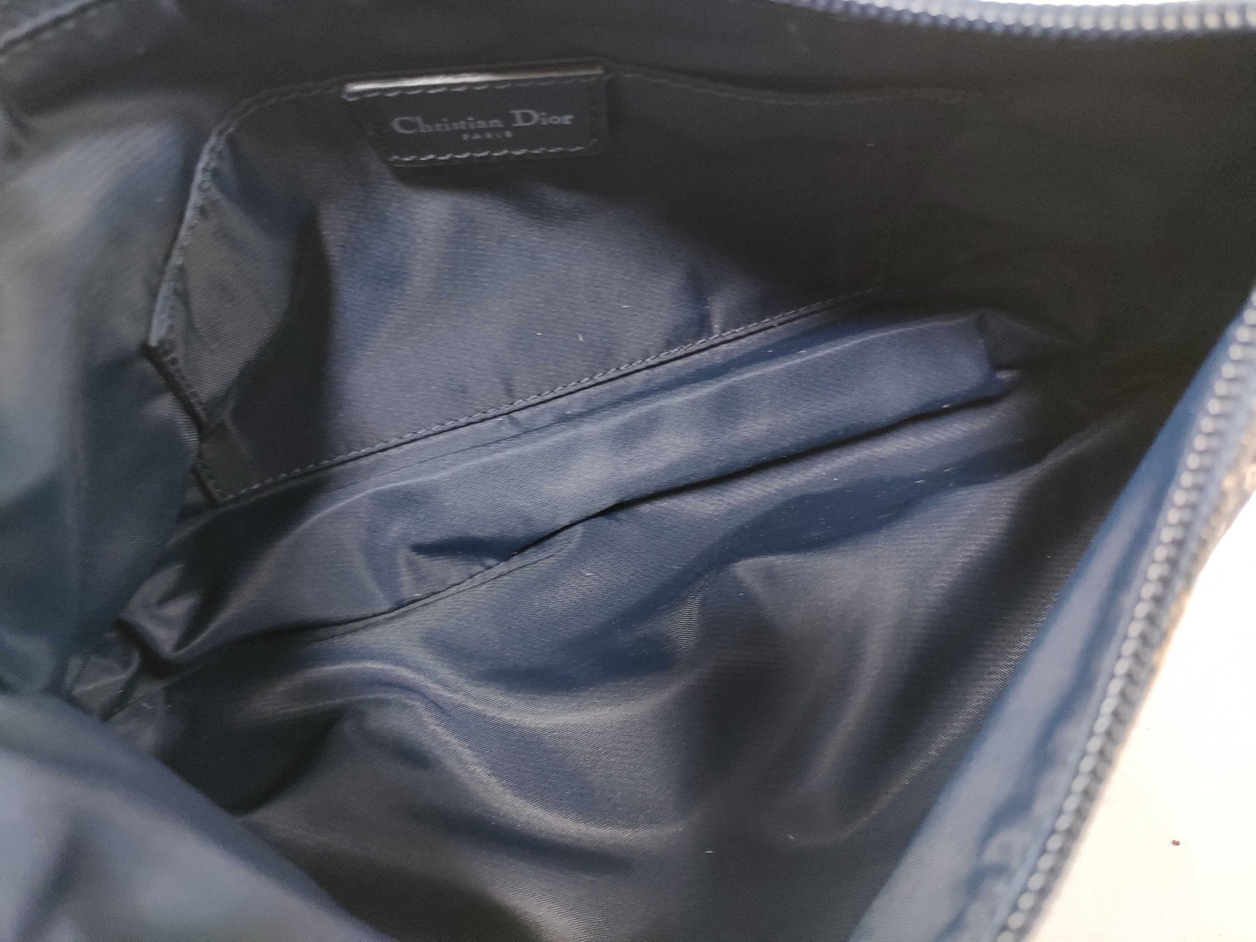Trotter One-Shoulder Bag (Shoulder Bag) — view 11