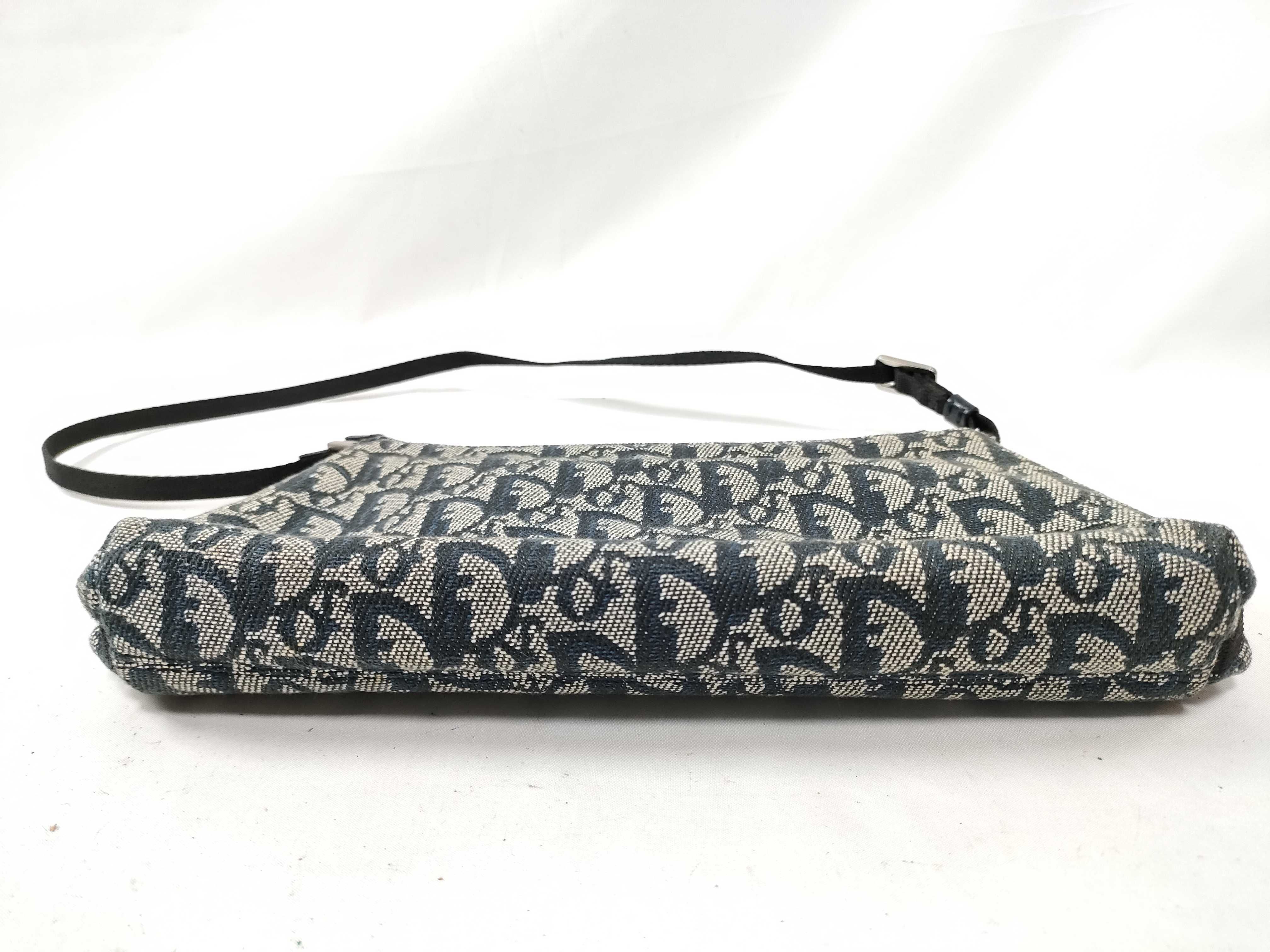 Trotter One-Shoulder Bag (Shoulder Bag) — view 3