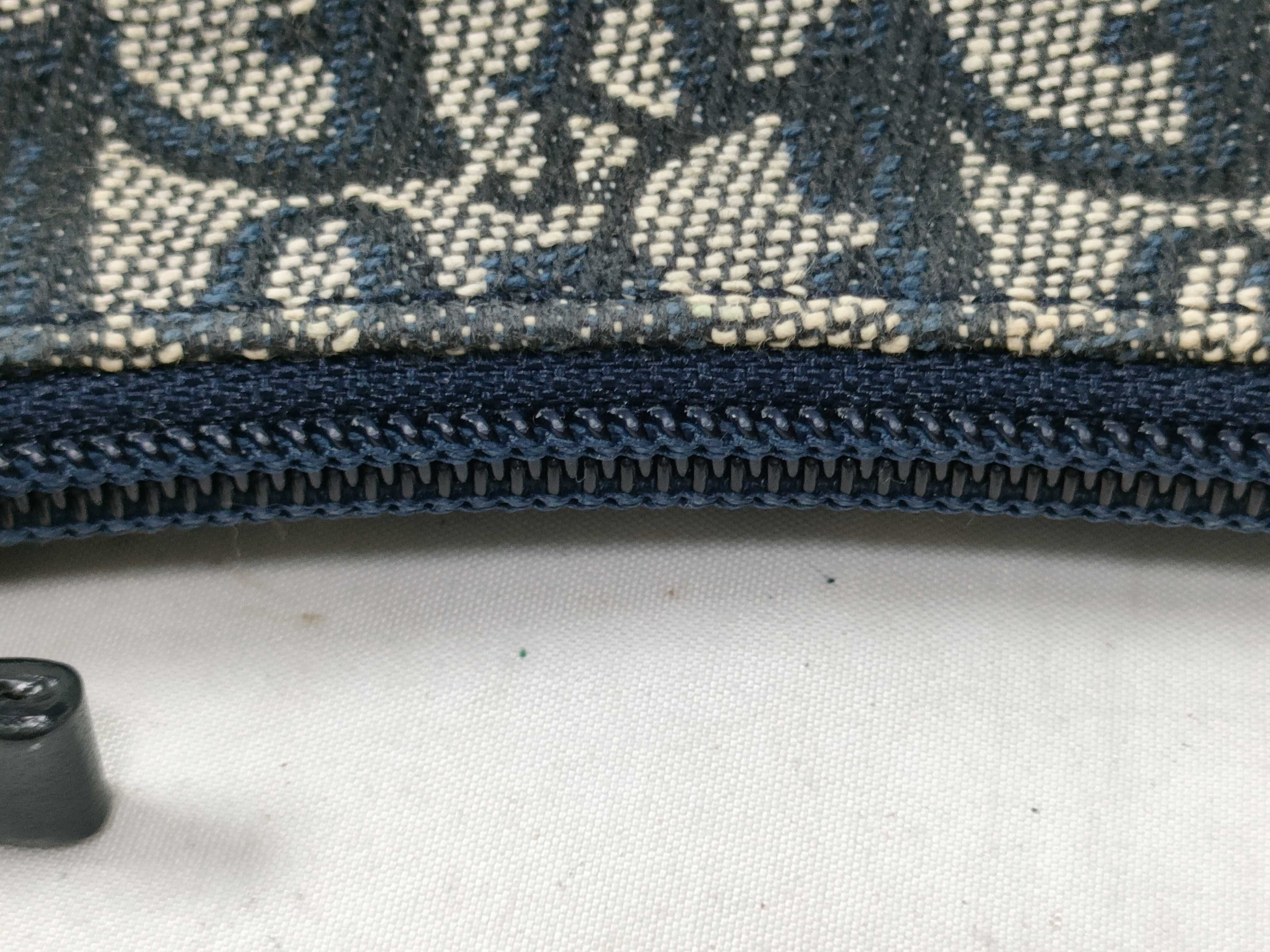 Trotter One-Shoulder Bag (Shoulder Bag) — view 9