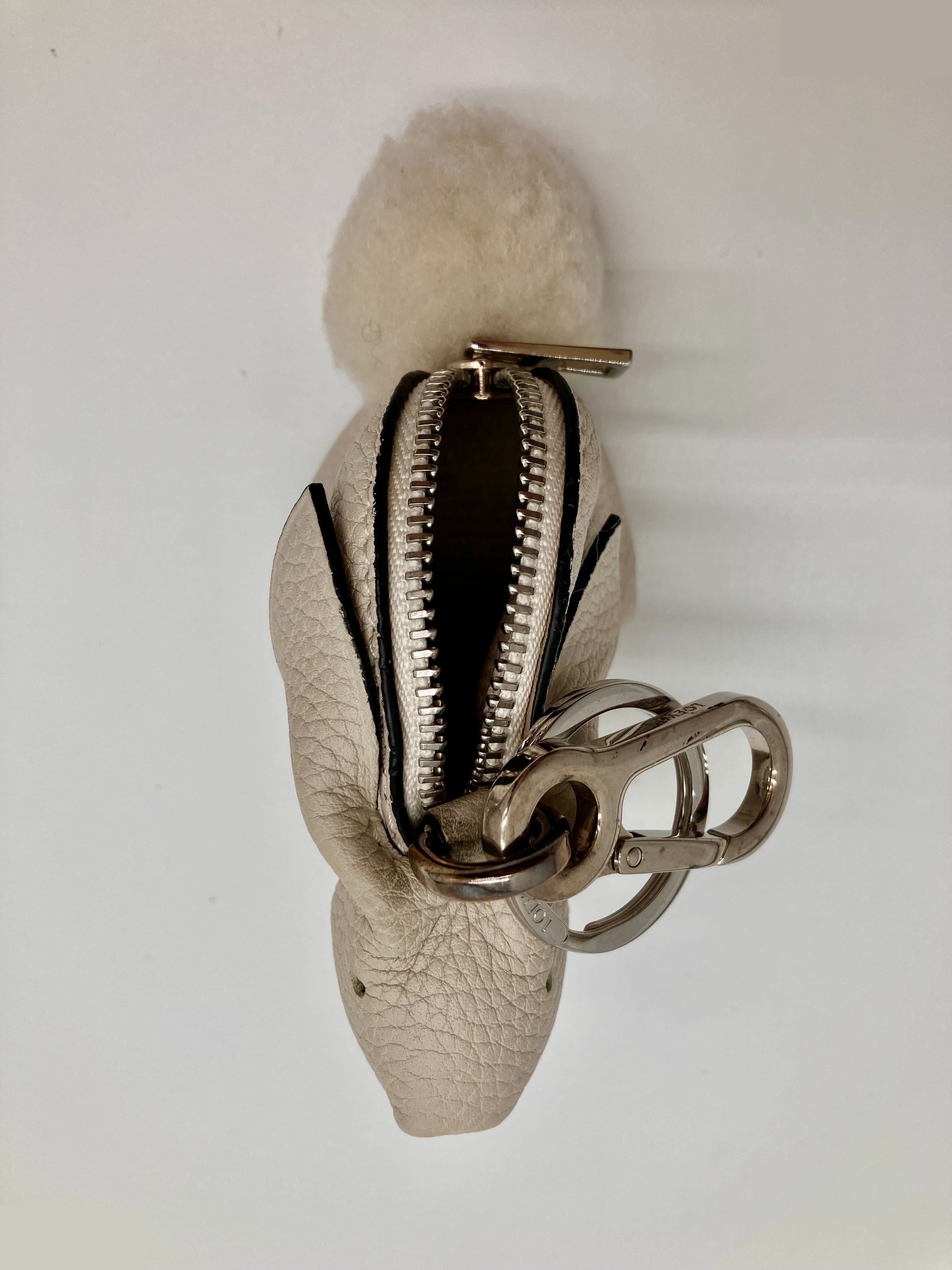 Other items: Small accessories, phone straps, keychains — view 5