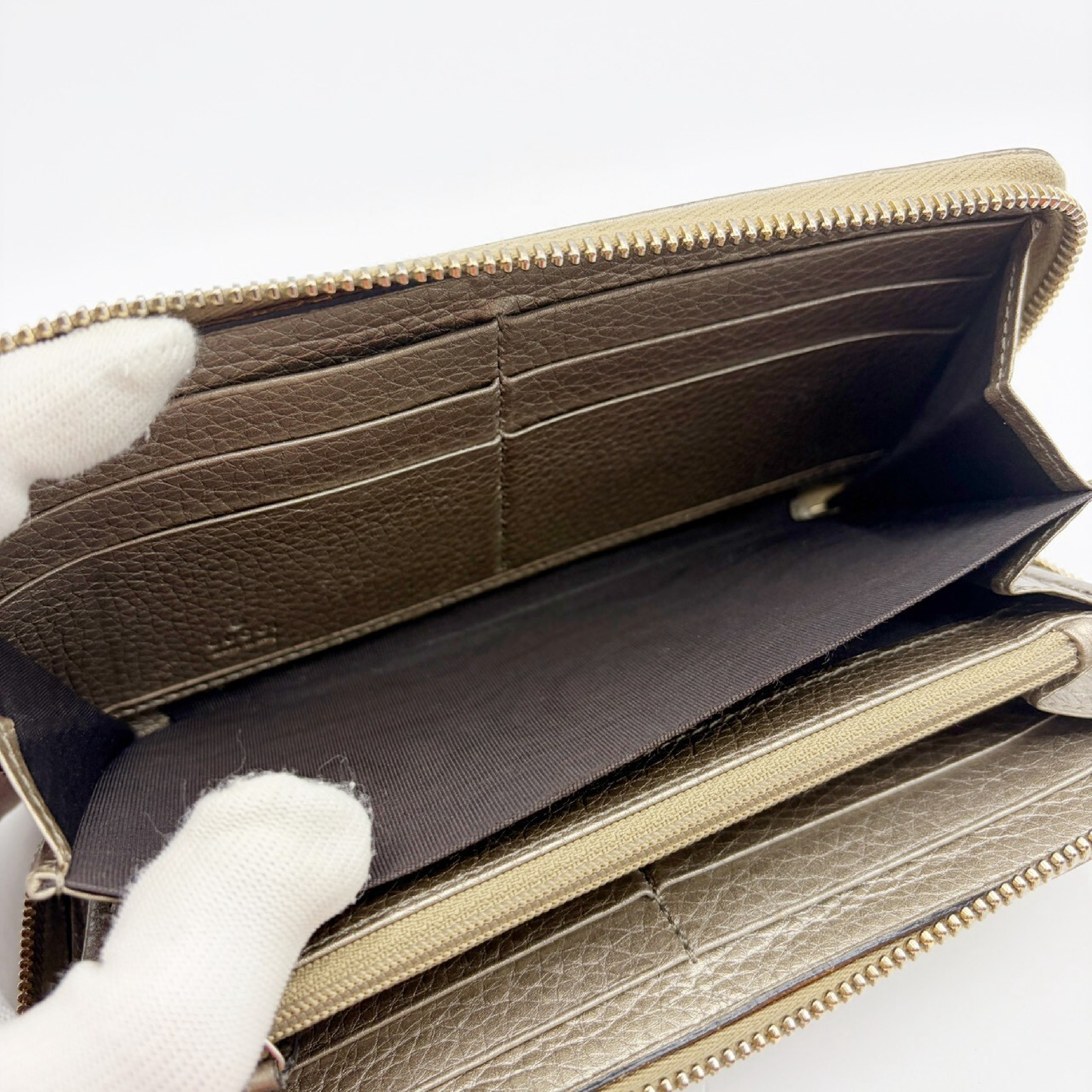 Soho Round Zip Wallet Gold — view 9