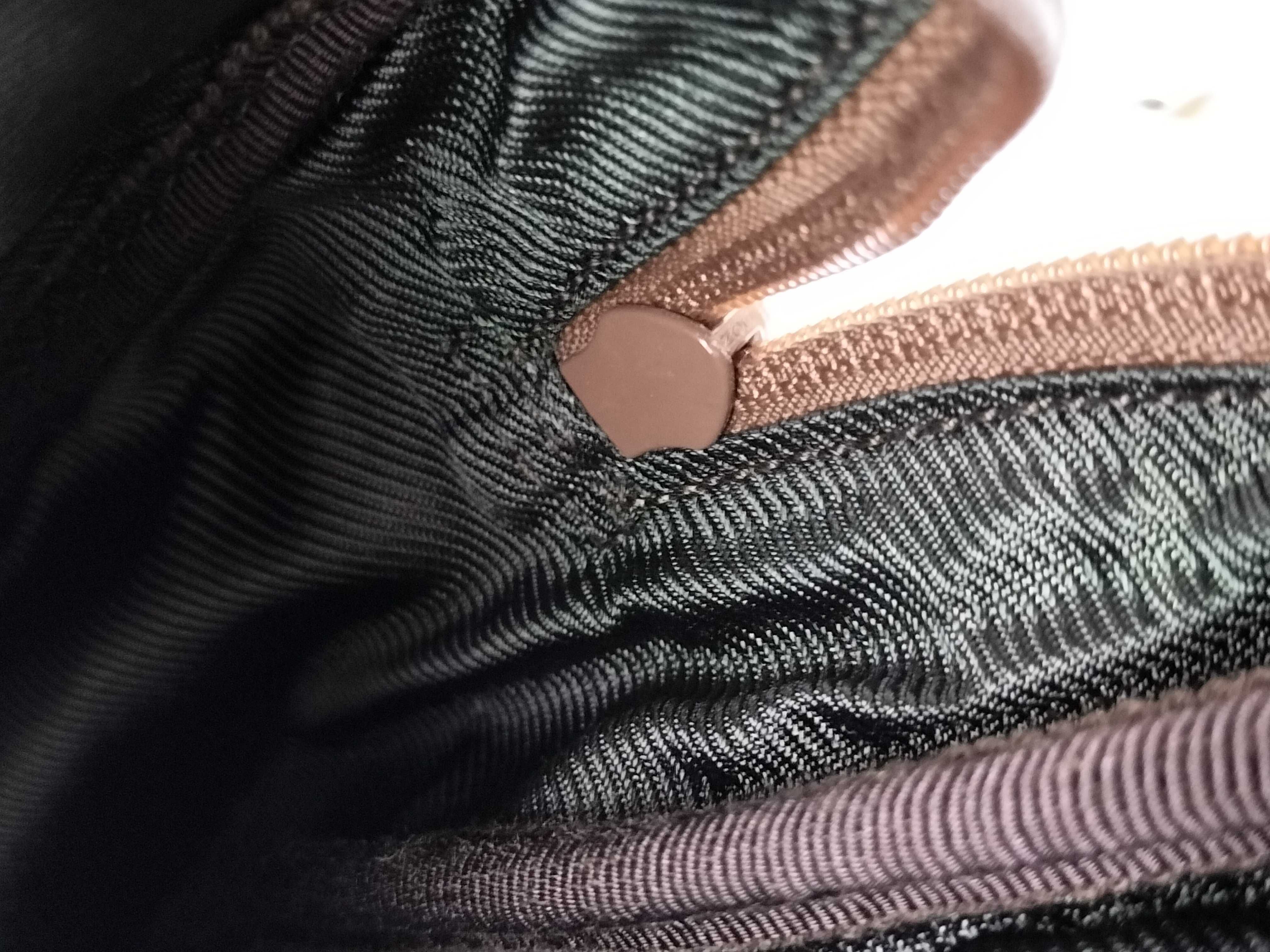 GG Canvas Shoulder Bag — view 9