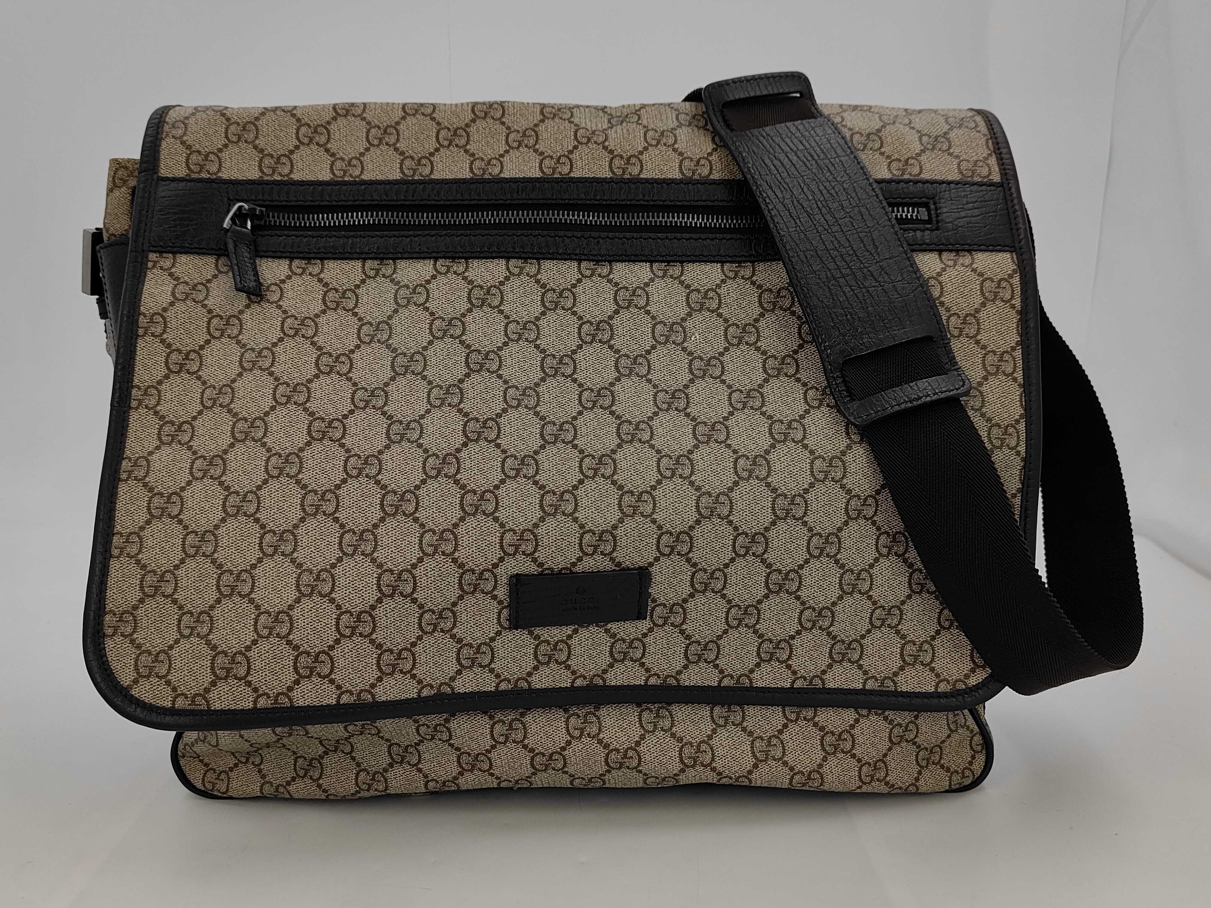 GG Supreme Shoulder Bag