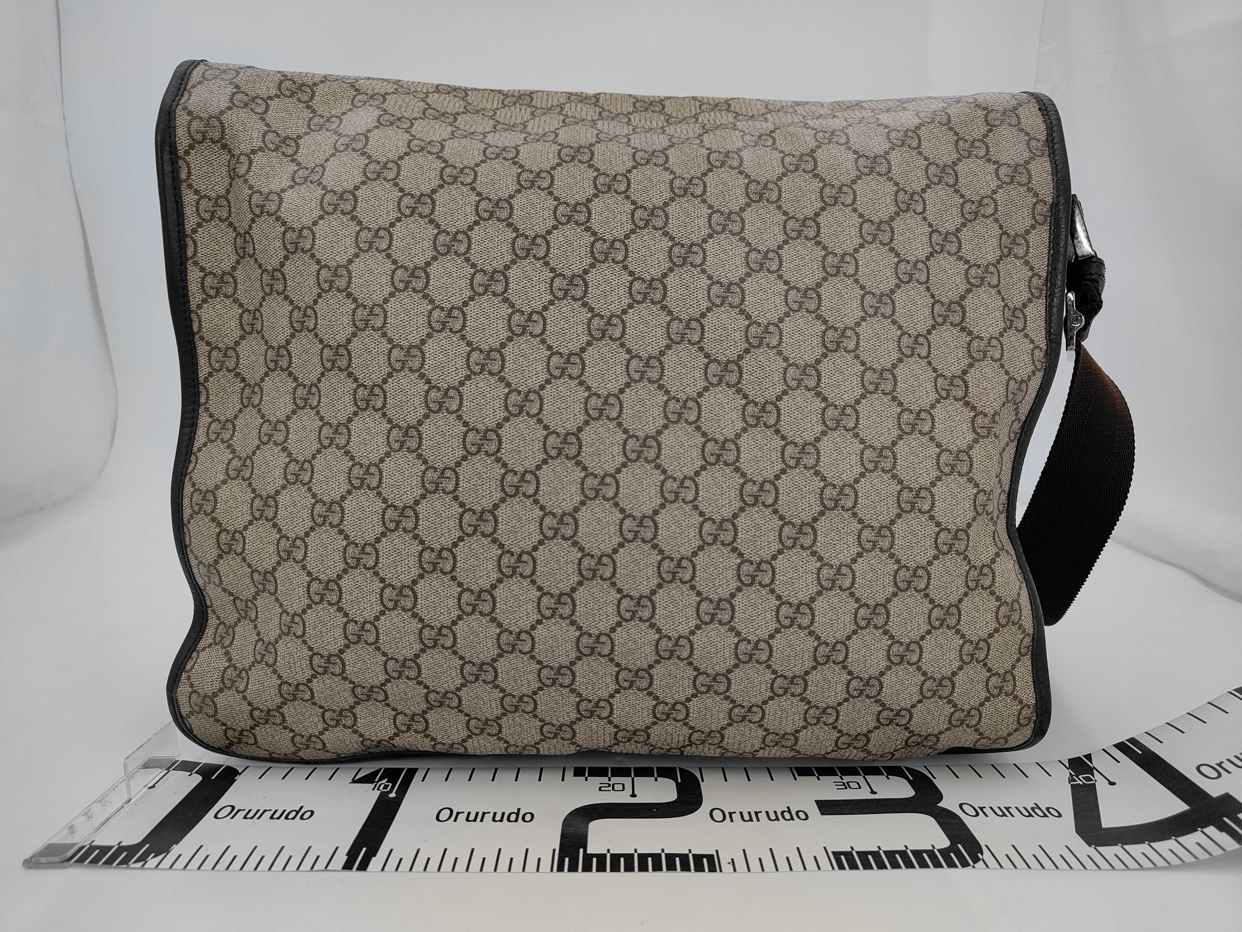 GG Supreme Shoulder Bag — view 2