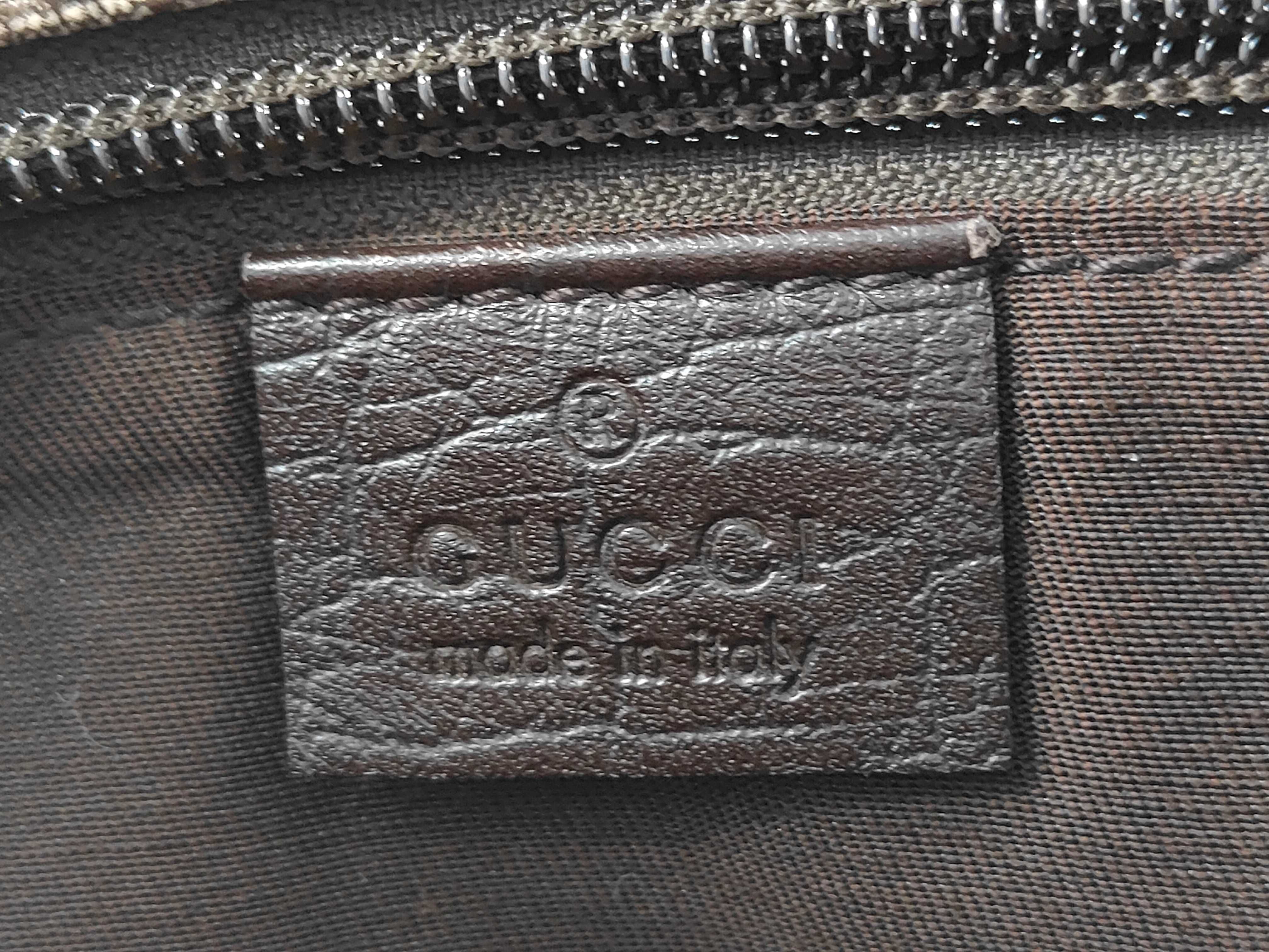 GG Supreme Shoulder Bag — view 11