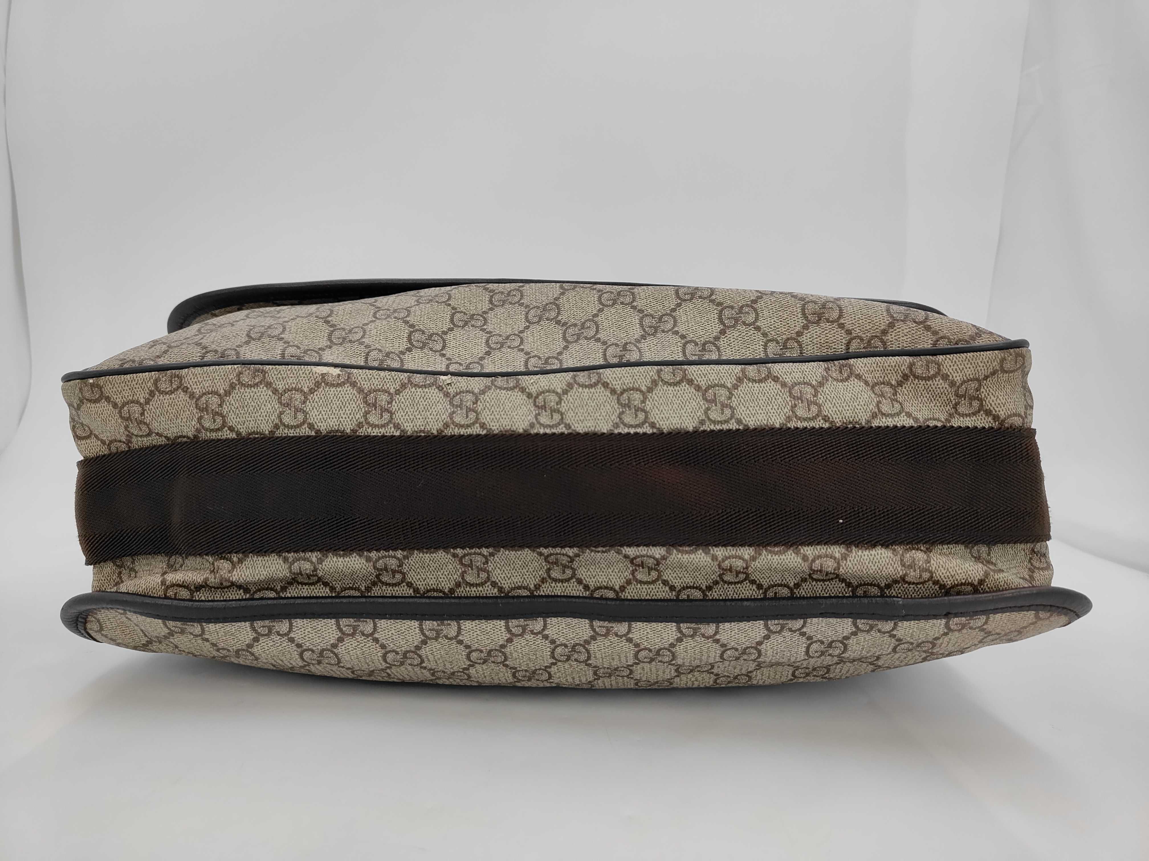 GG Supreme Shoulder Bag — view 3