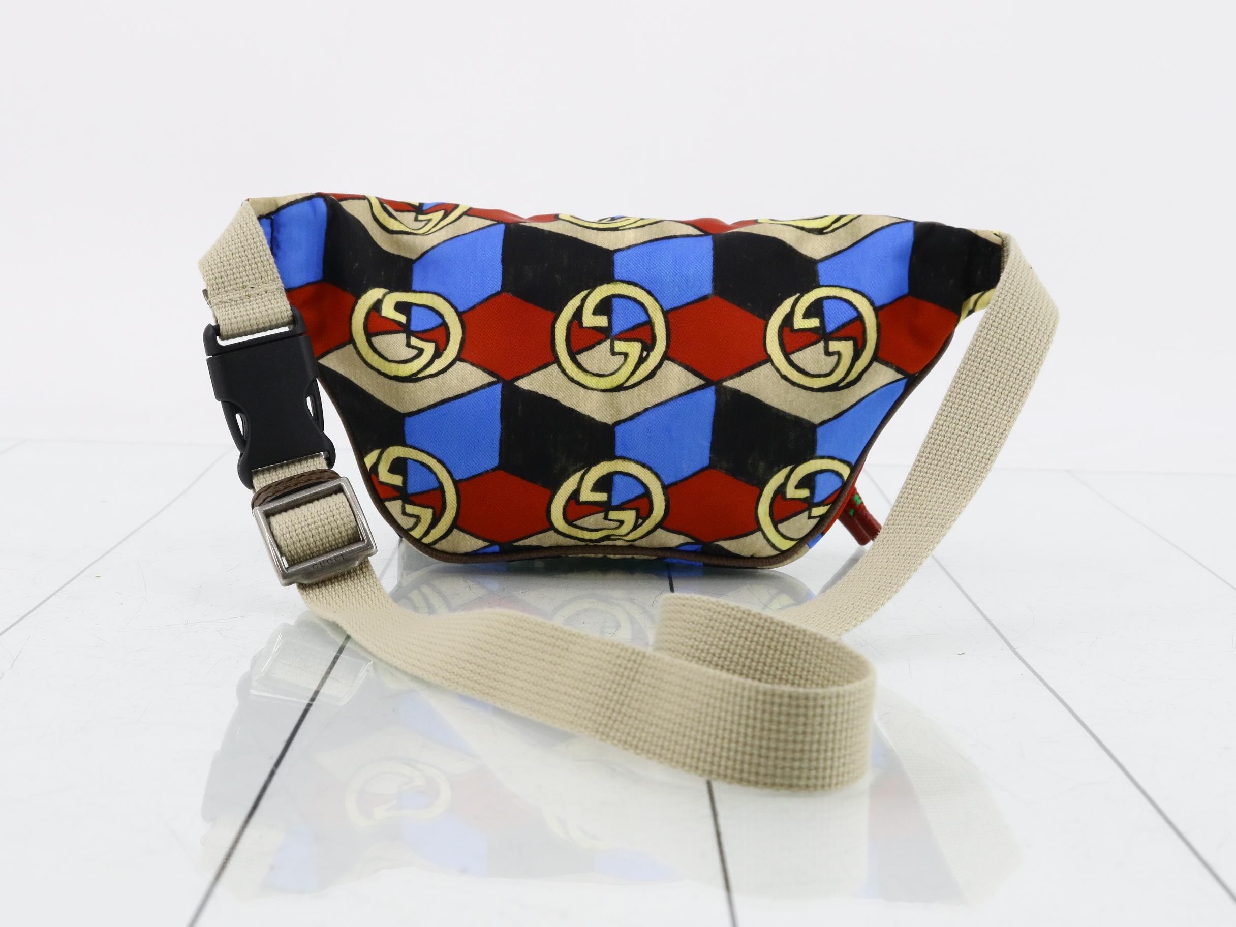 650299 Gucci x The North Face Belt Bag — view 2
