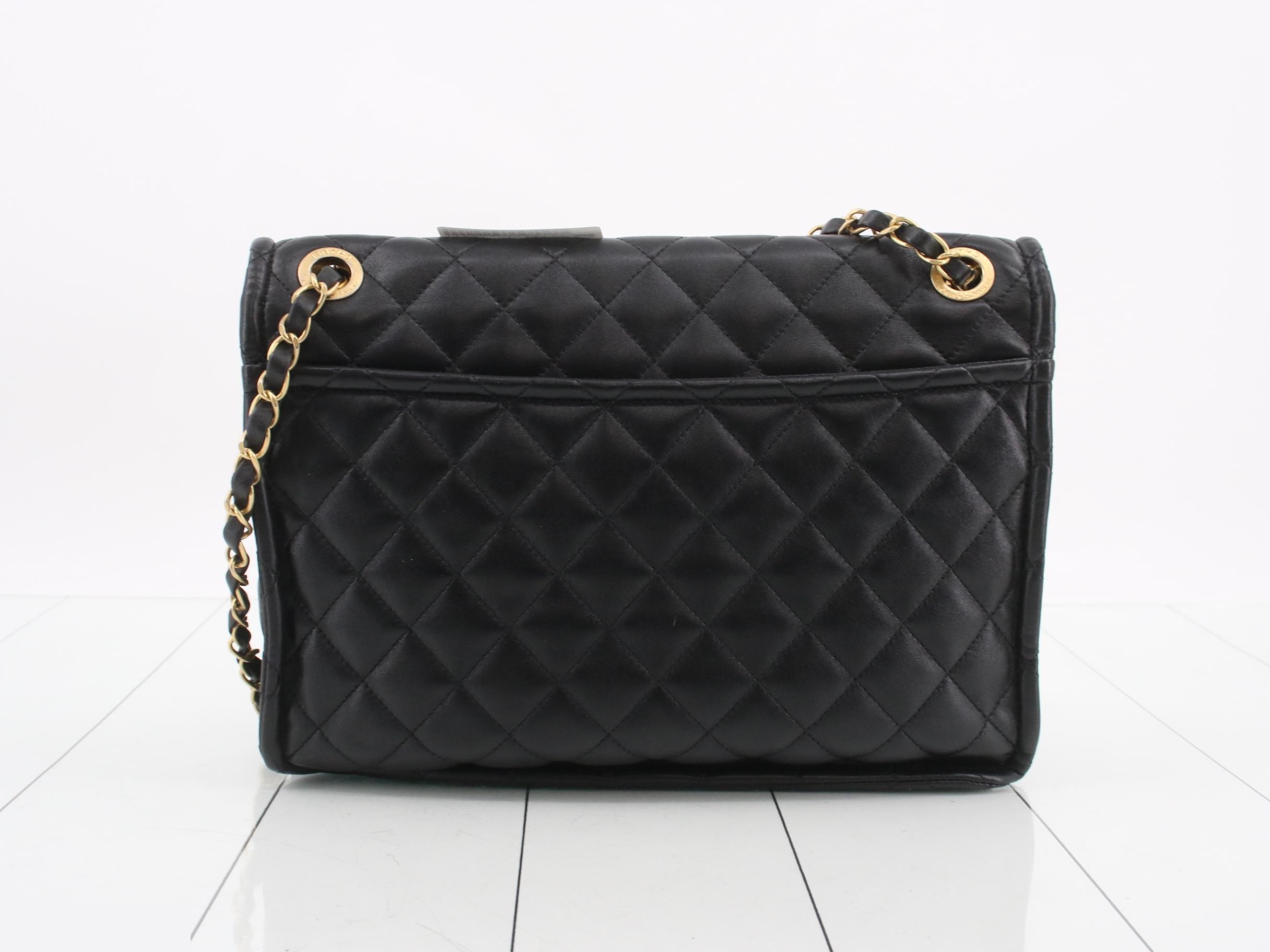 Black, shiny lambskin, gold hardware, matelassé. — view 2