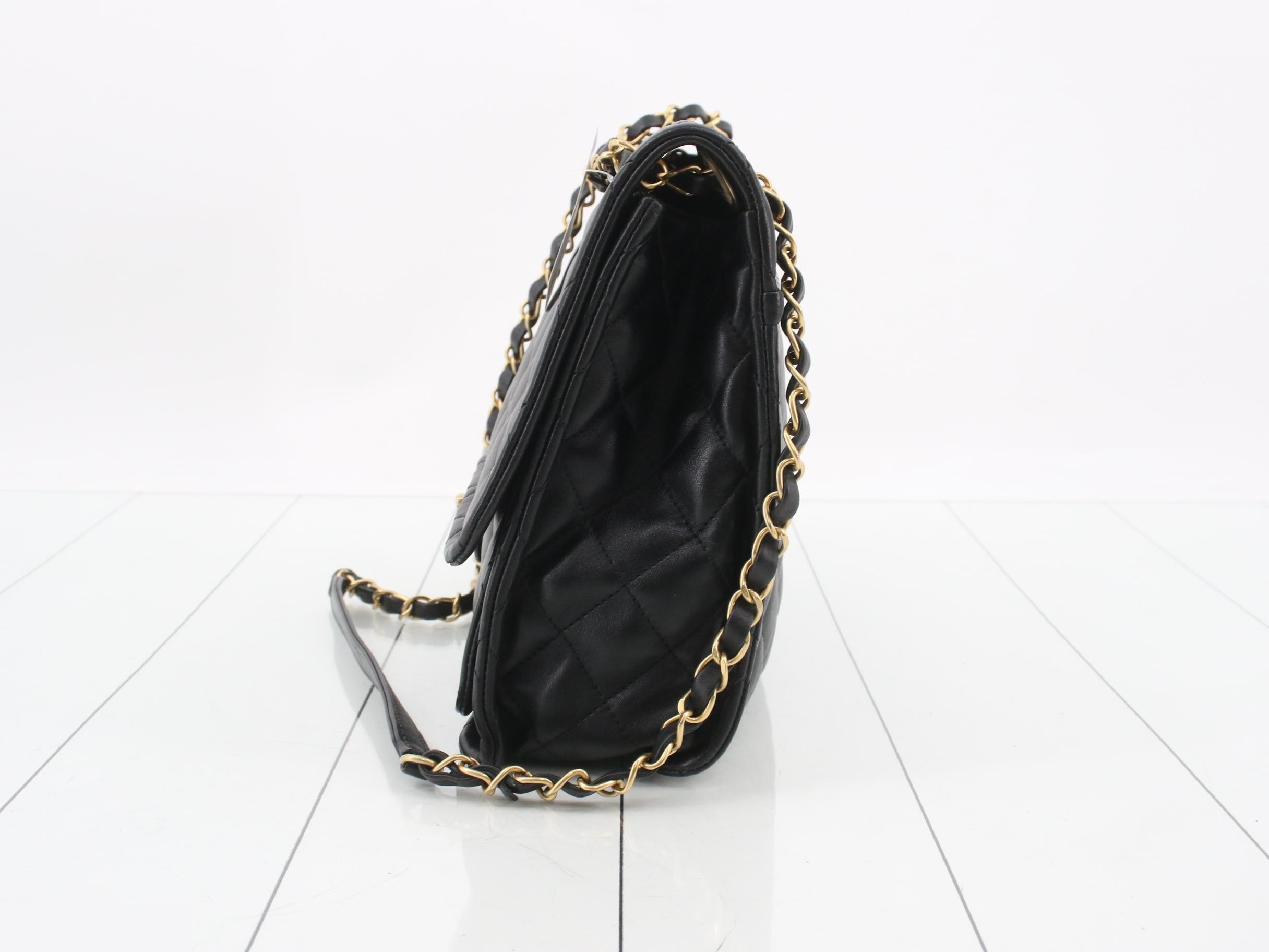 Black, shiny lambskin, gold hardware, matelassé. — view 3