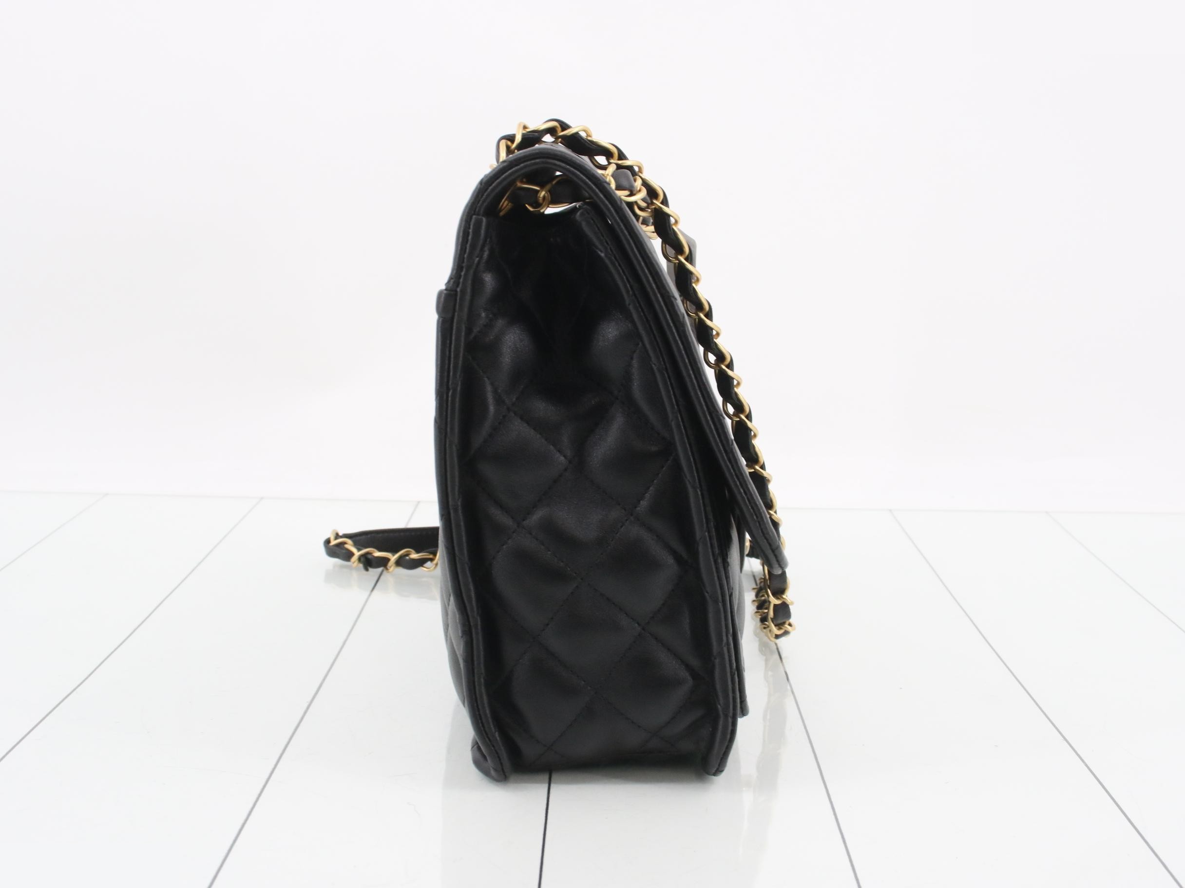 Black, shiny lambskin, gold hardware, matelassé. — view 4