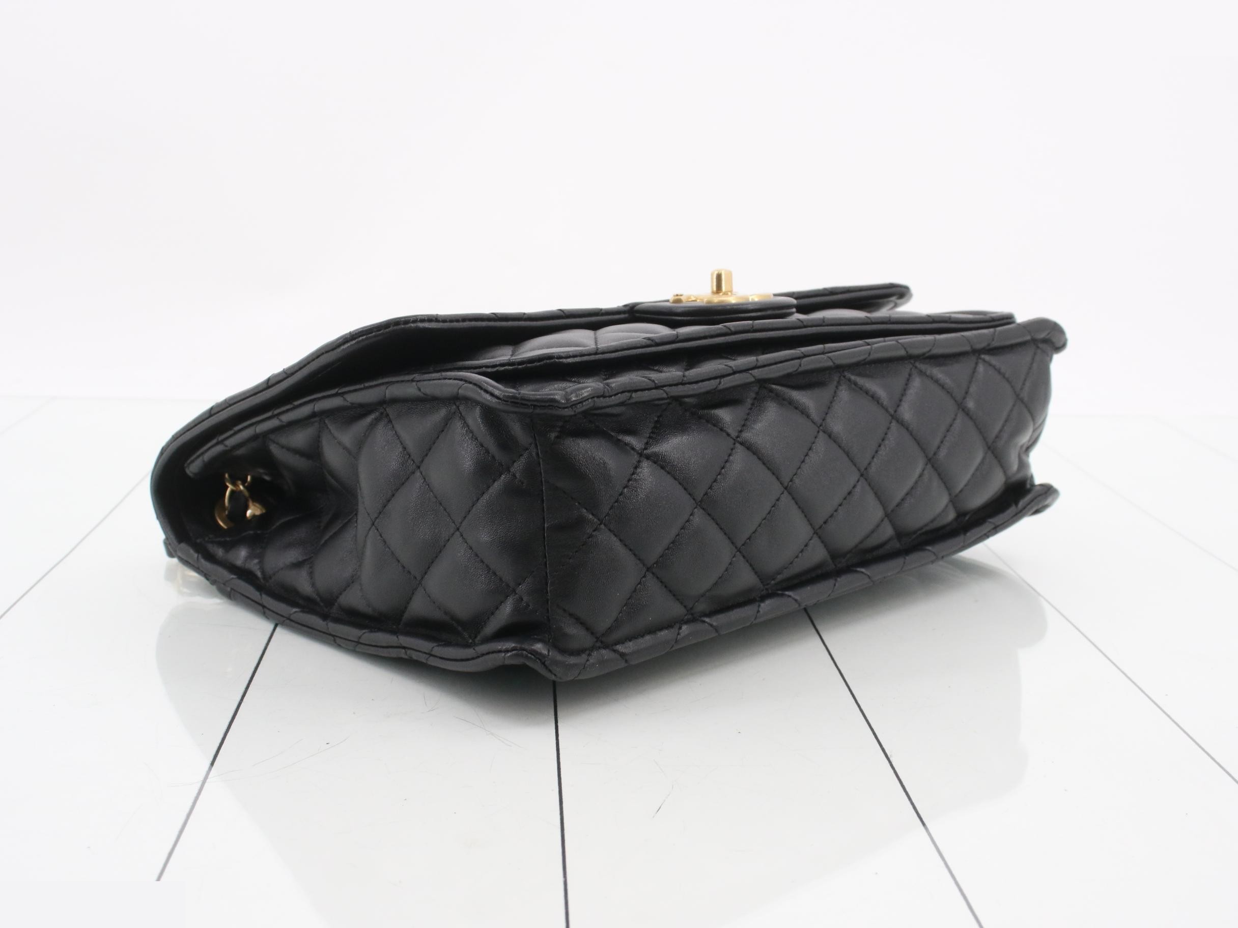 Black, shiny lambskin, gold hardware, matelassé. — view 5