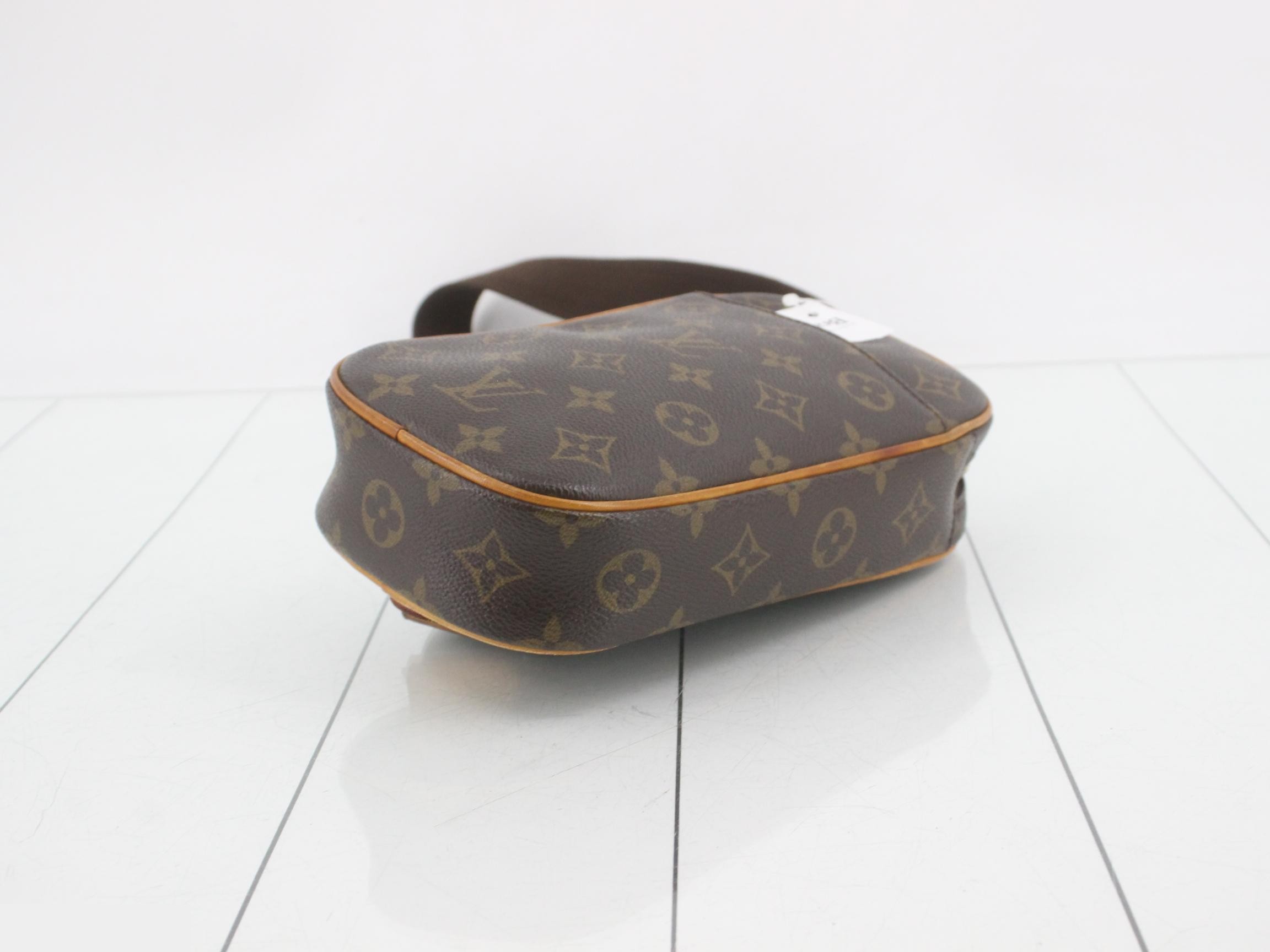 Pochette Gange Monogram Body Bag — view 6