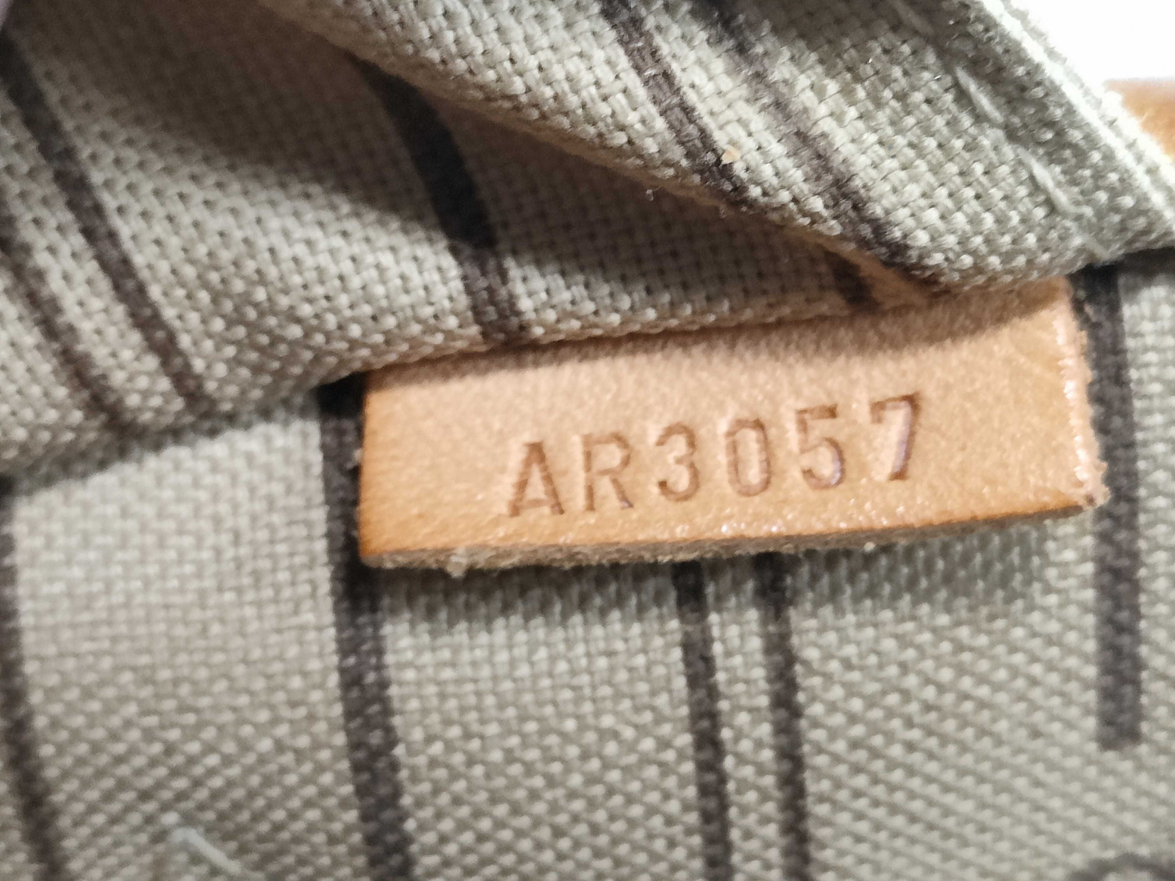 Monogram Louis Vuitton Neverfull Tote Bag — view 10