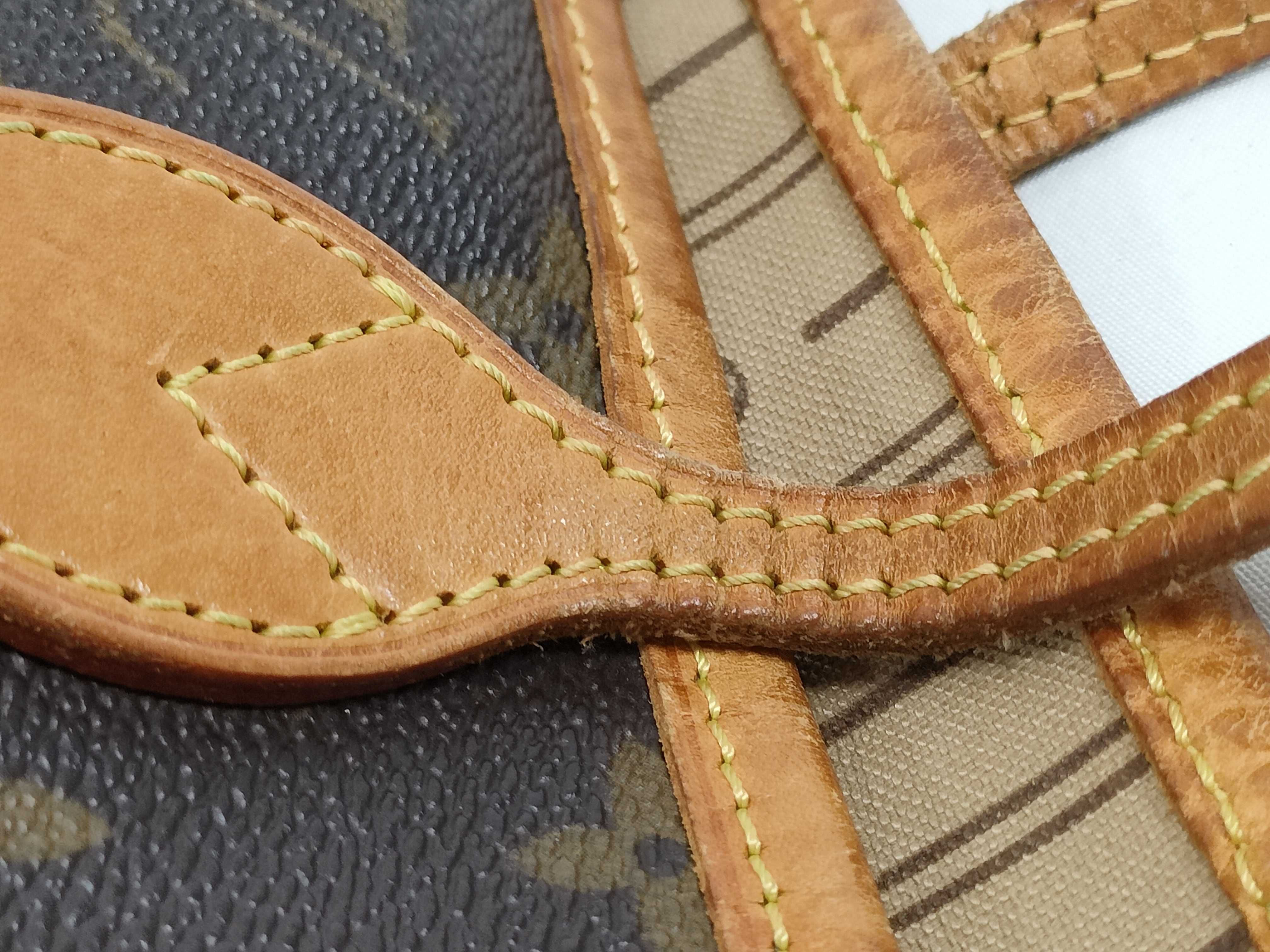 Monogram Louis Vuitton Neverfull Tote Bag — view 3
