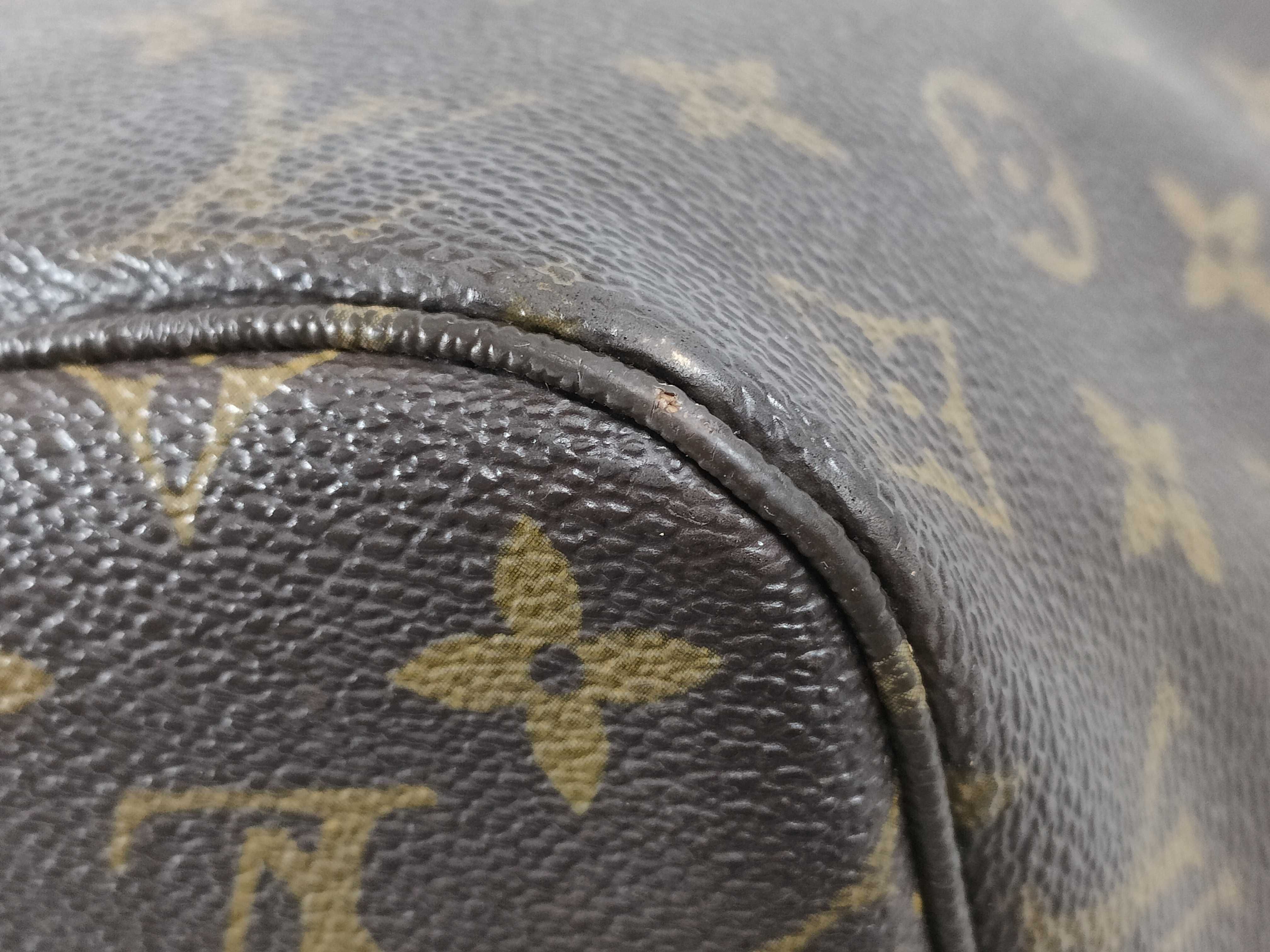 Monogram Louis Vuitton Neverfull Tote Bag — view 4