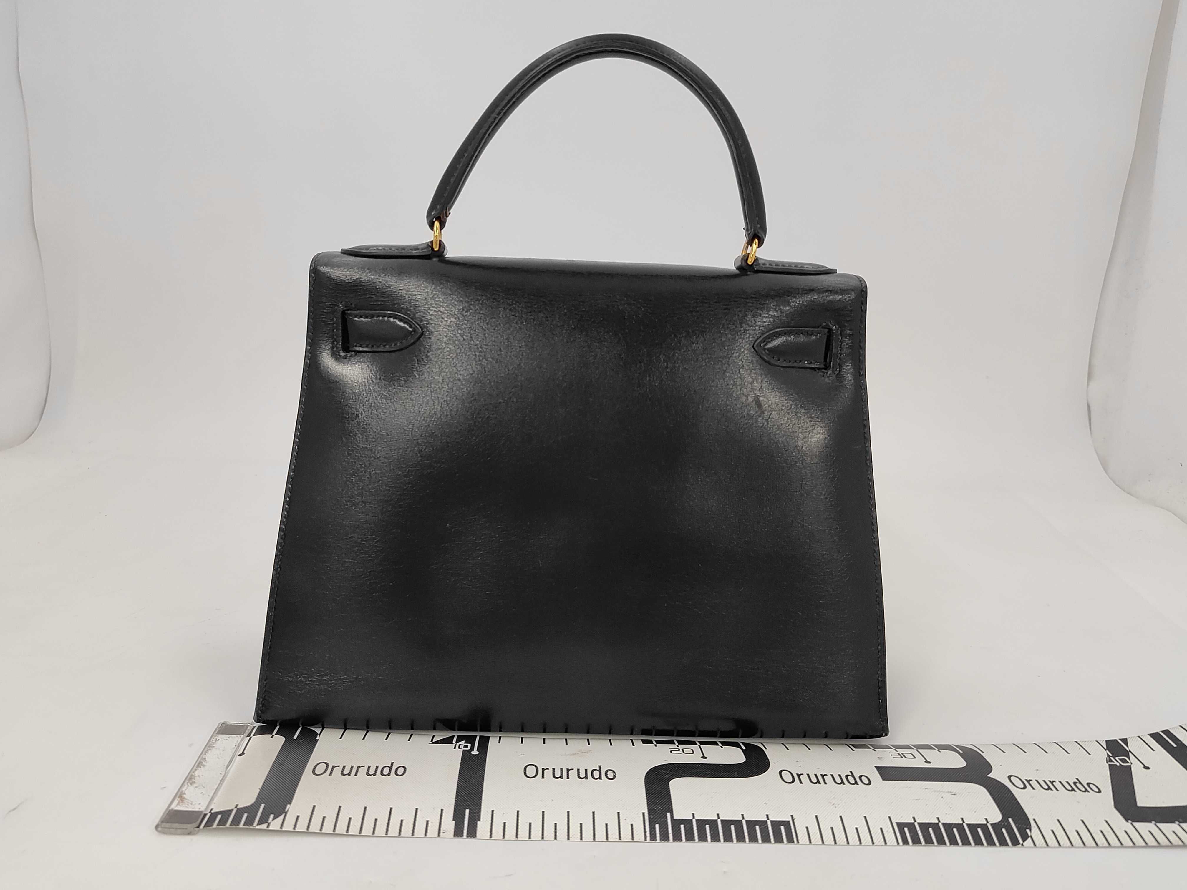 Kelly 28 Sellier Box Calf Black Gold Hardware Handbag (Size S) — view 2