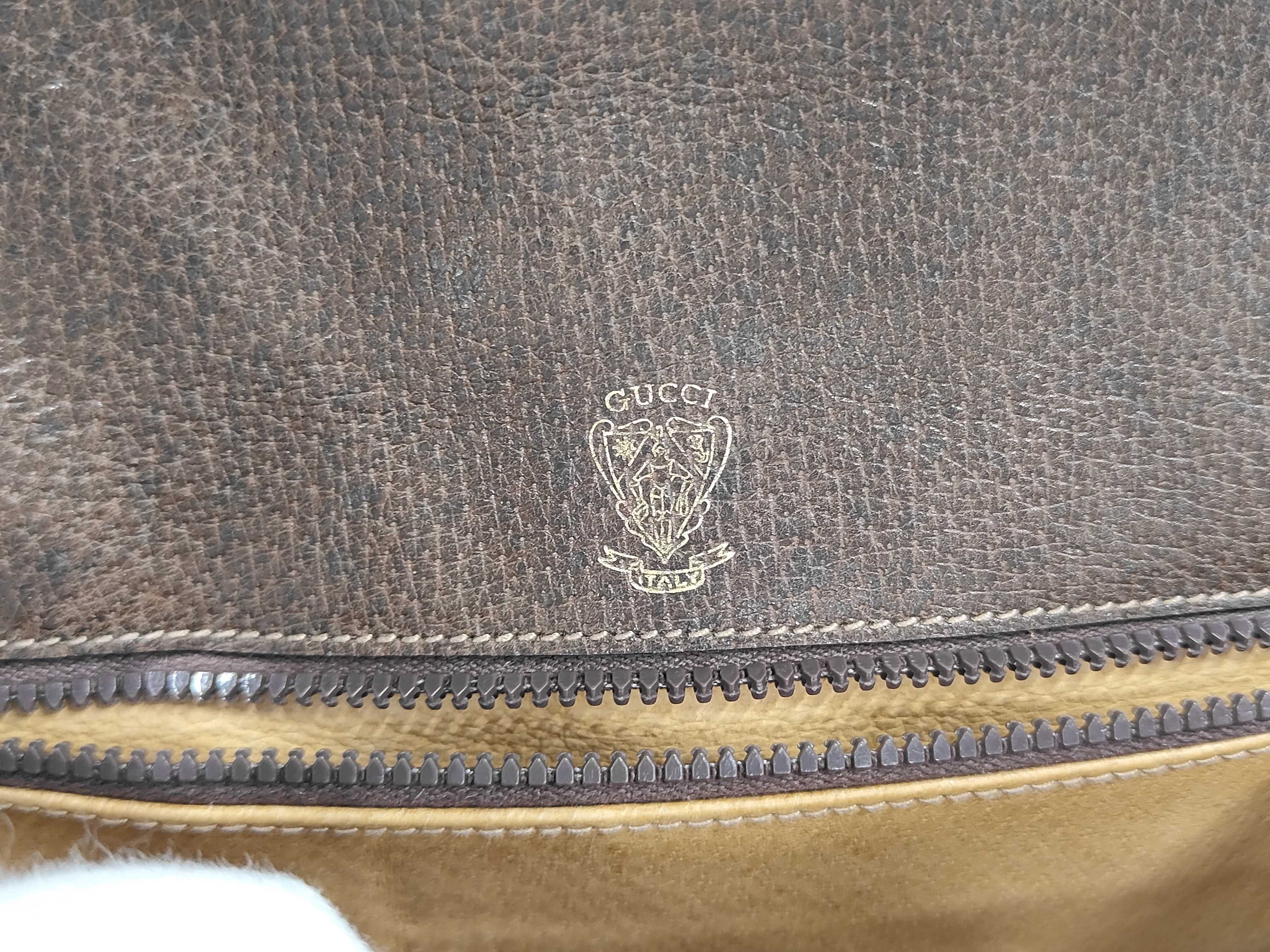 GG Supreme Shoulder Bag — view 9