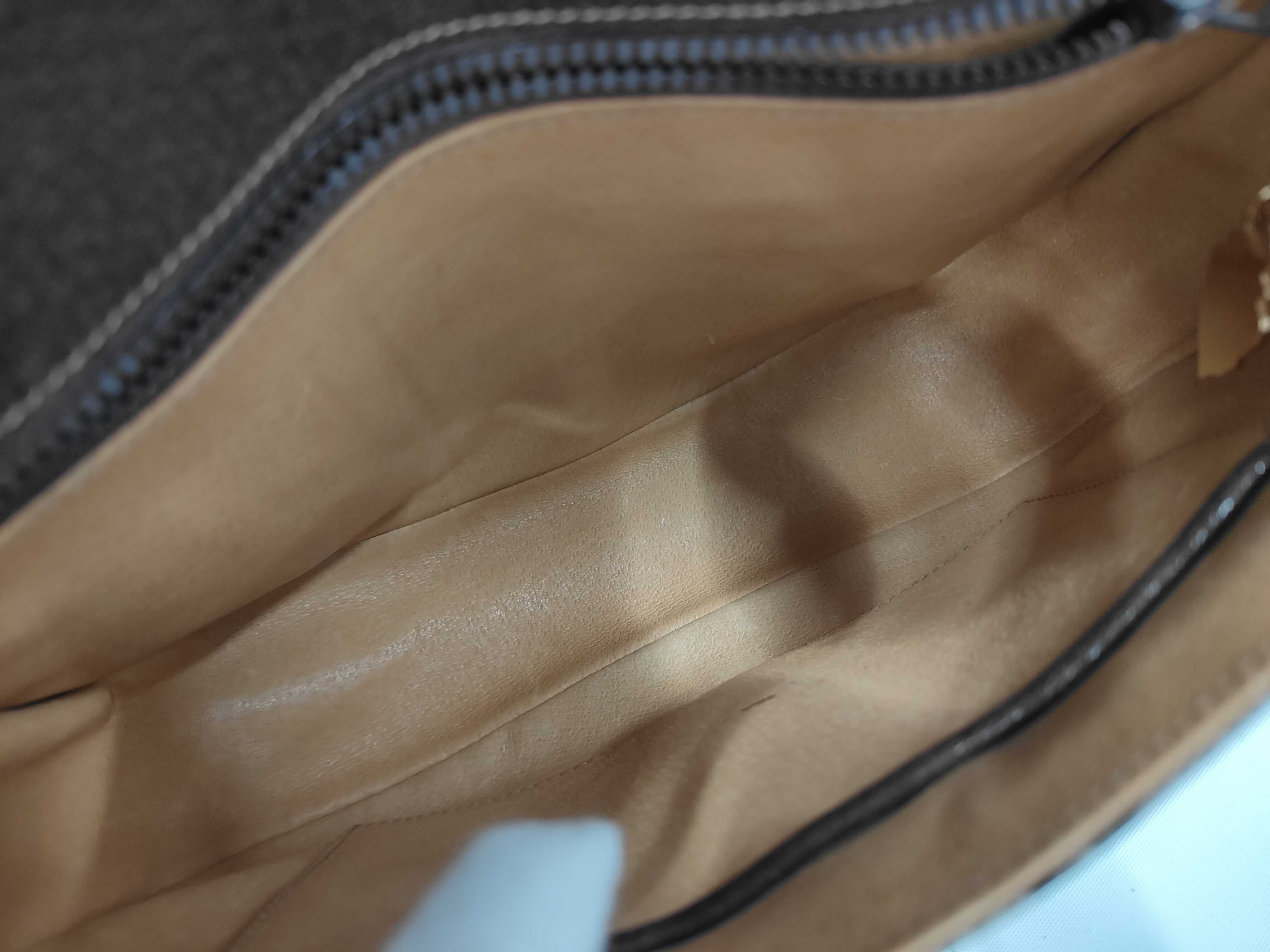 GG Supreme Shoulder Bag — view 10