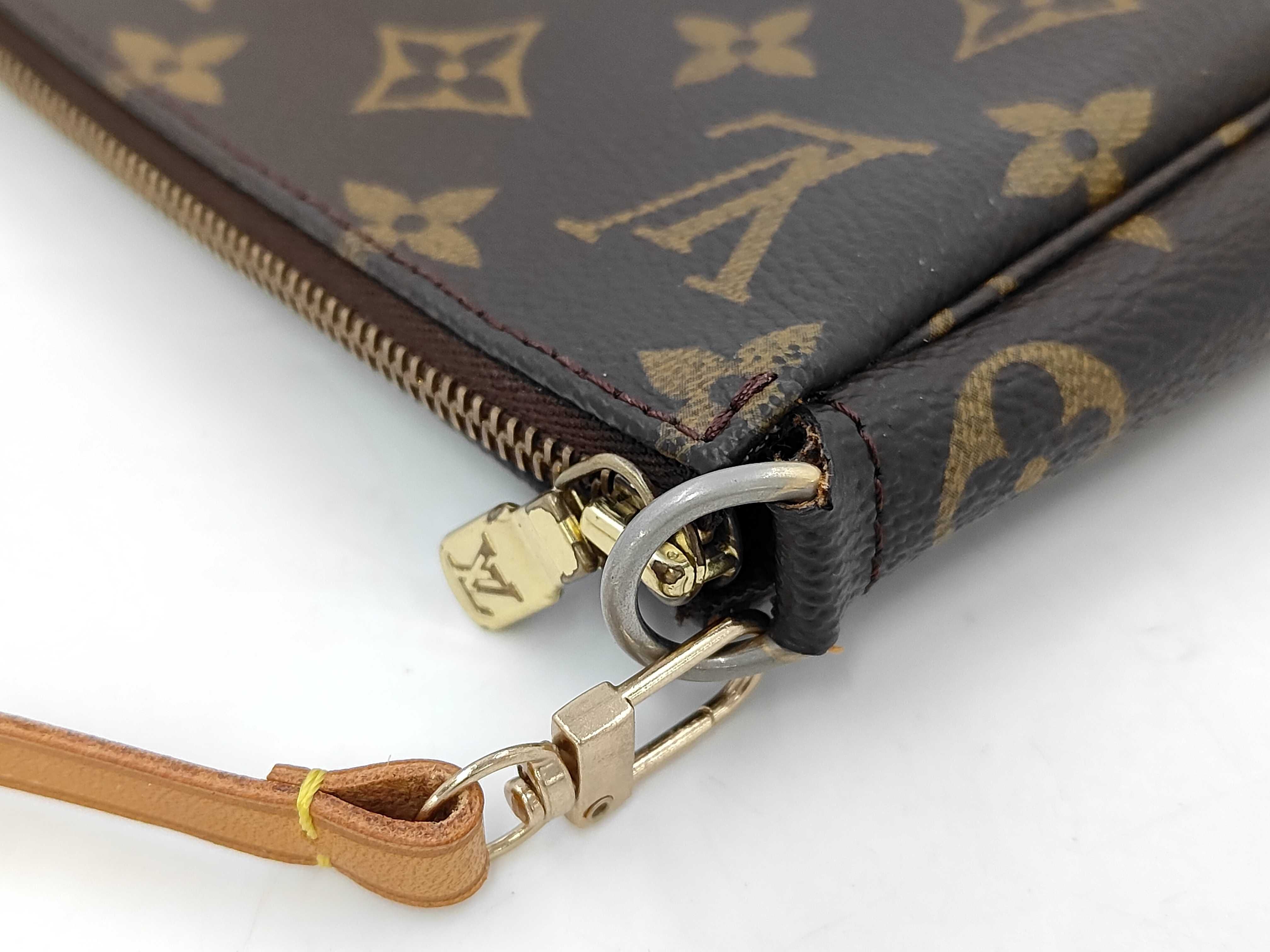 Monogram Accessoires AR0999 Shoulder Bag — view 5