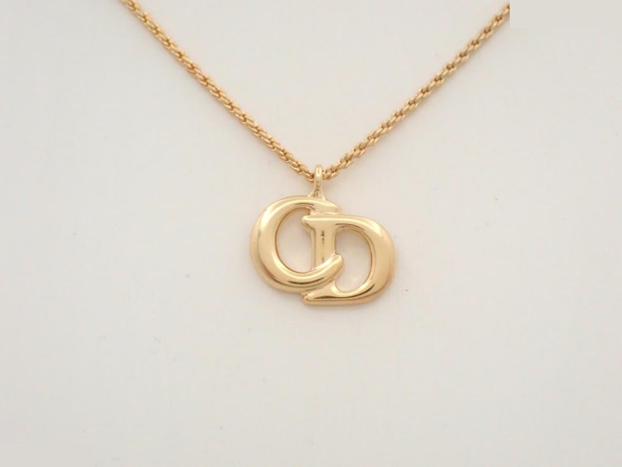 Other lines: Precious metals, necklaces, pendants, chain approximately 44cm