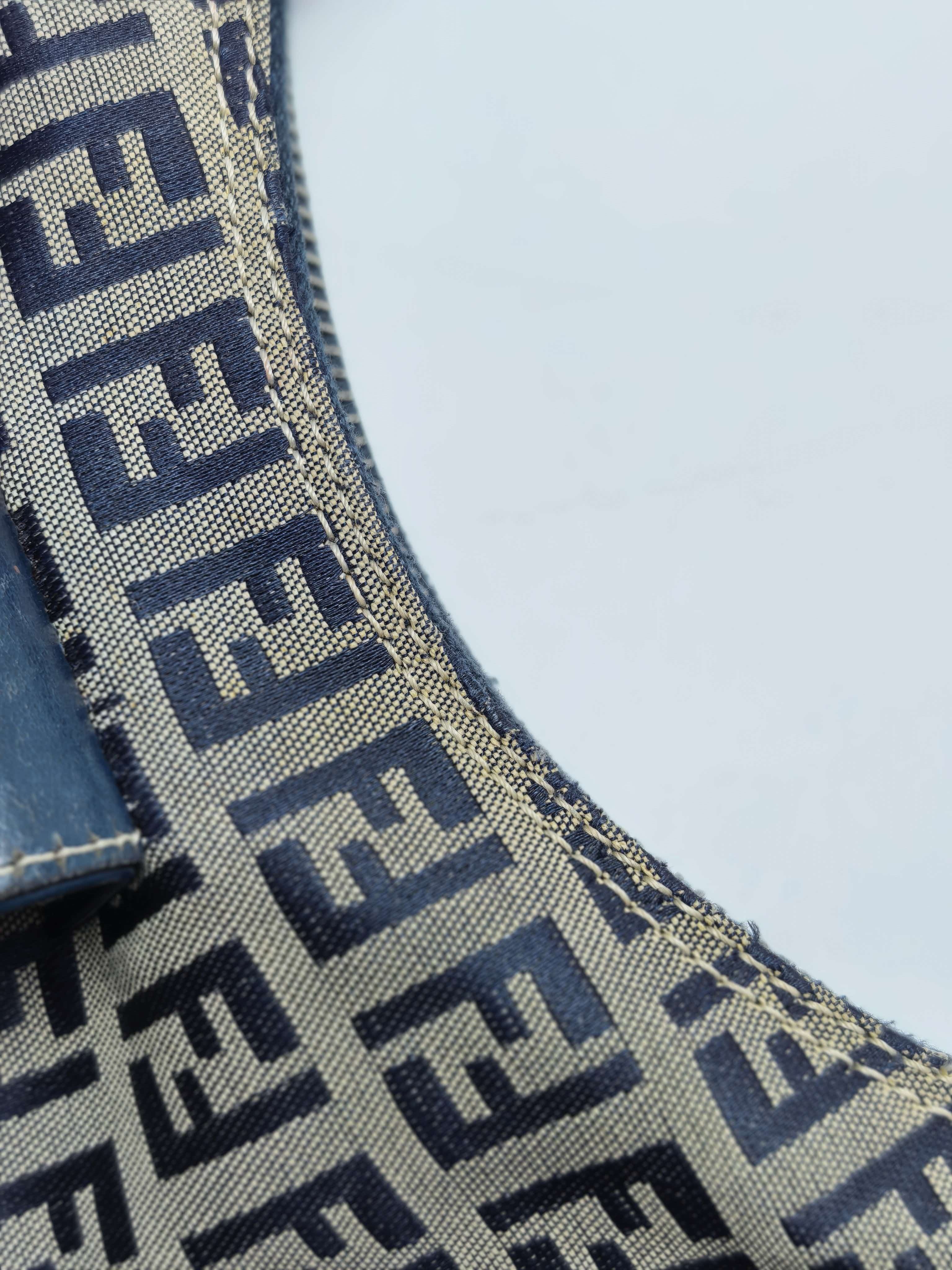 【*Shipped from: China*】FENDI Moon Hobo Canvas Handbag — view 12