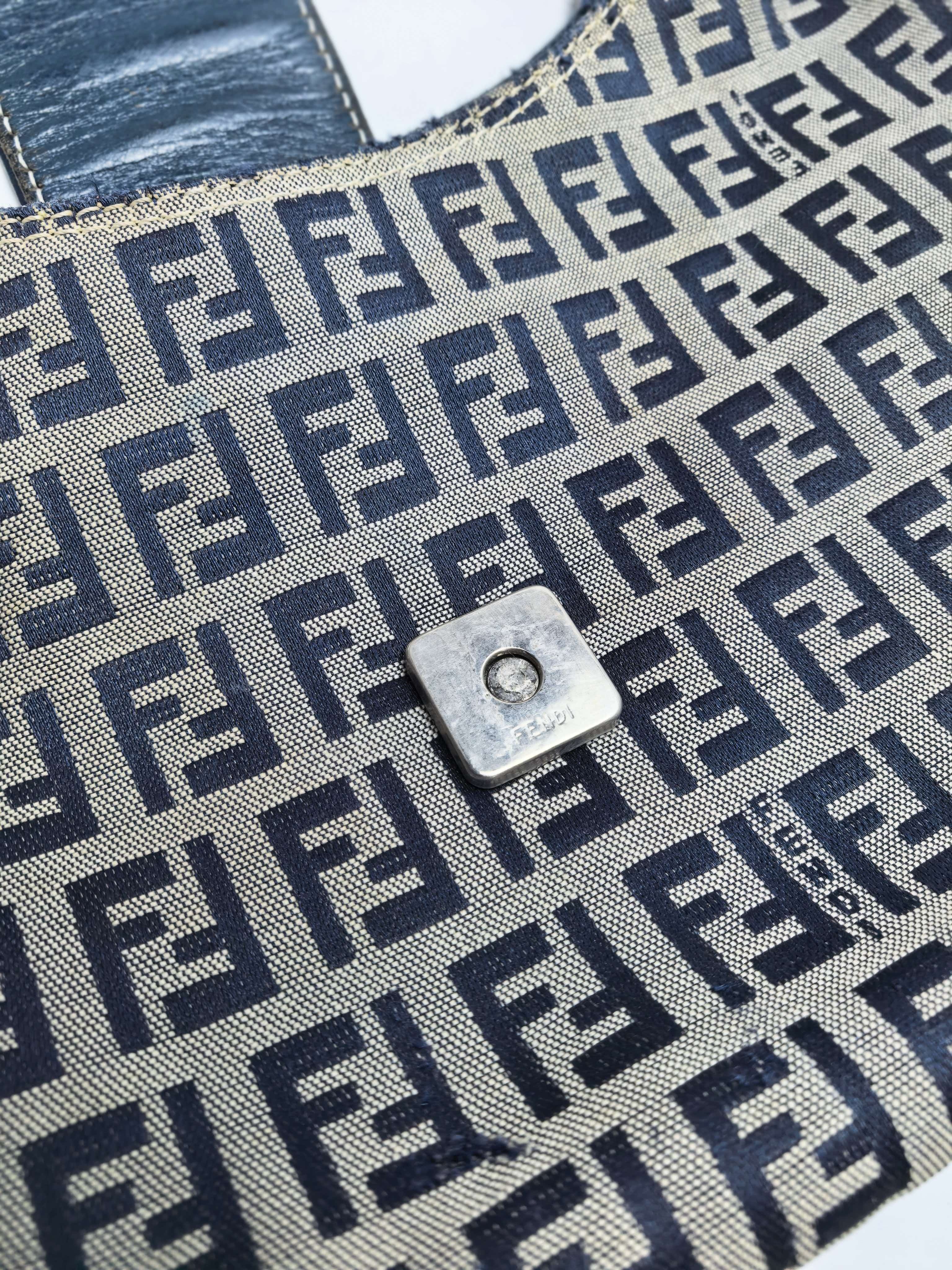 【*Shipped from: China*】FENDI Moon Hobo Canvas Handbag — view 14