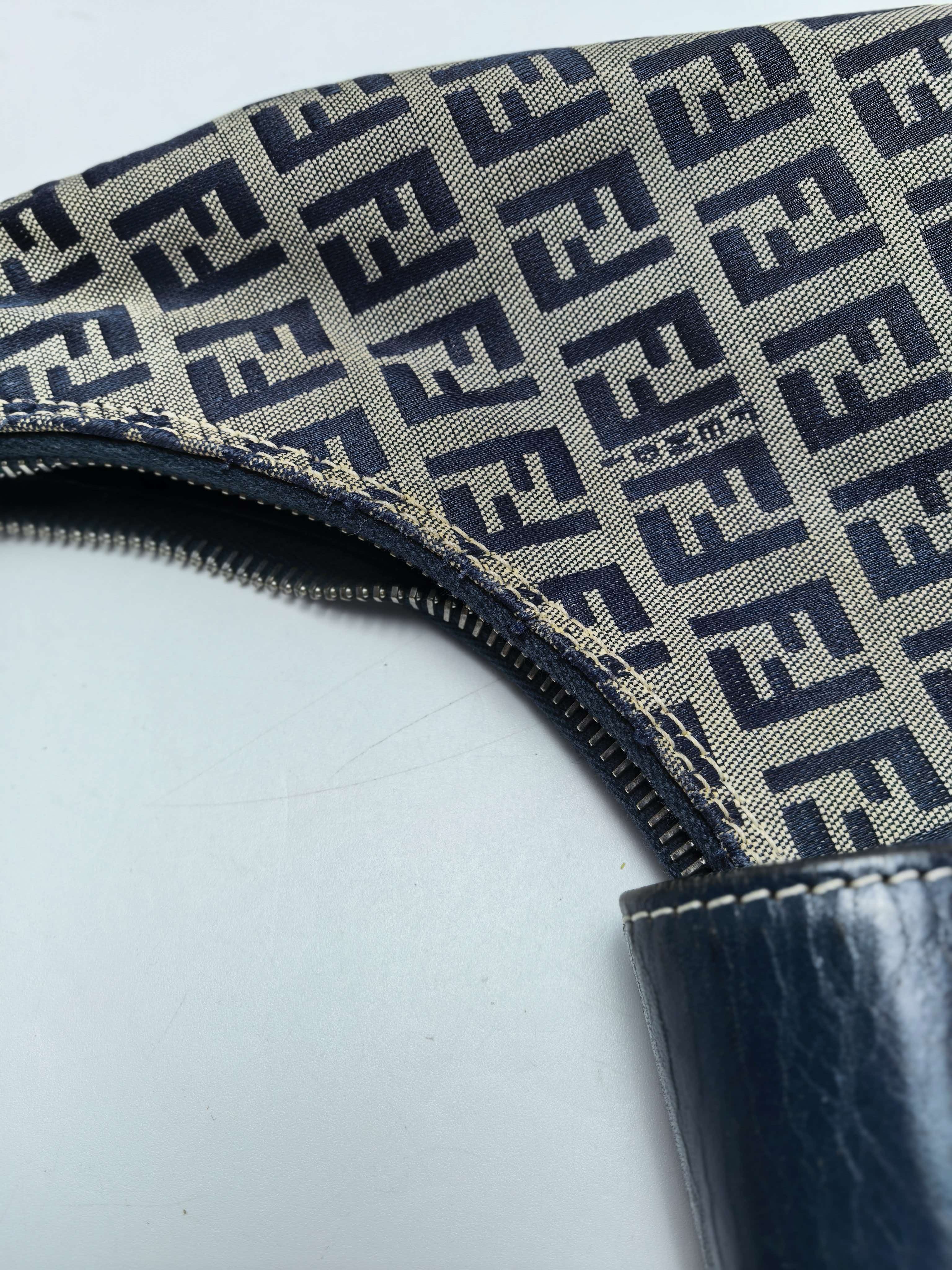 【*Shipped from: China*】FENDI Moon Hobo Canvas Handbag — view 15