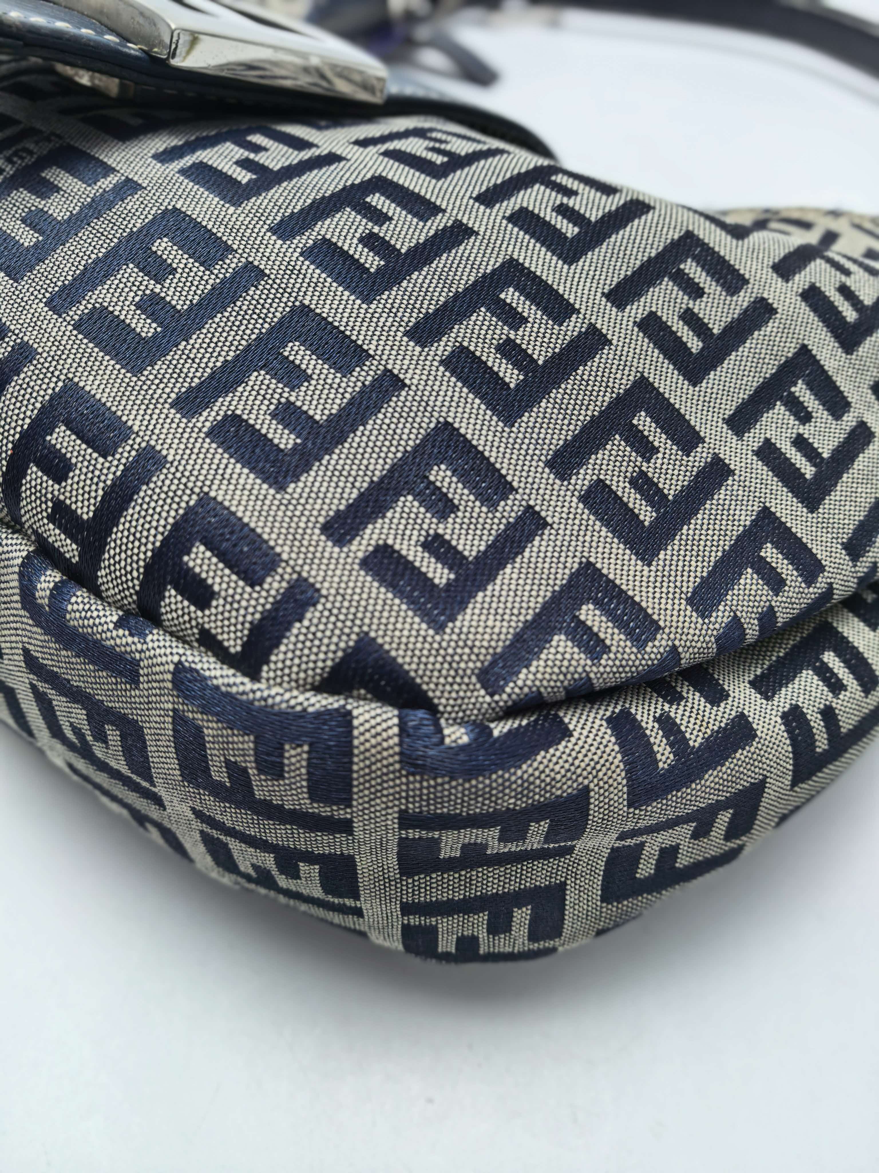 【*Shipped from: China*】FENDI Moon Hobo Canvas Handbag — view 5