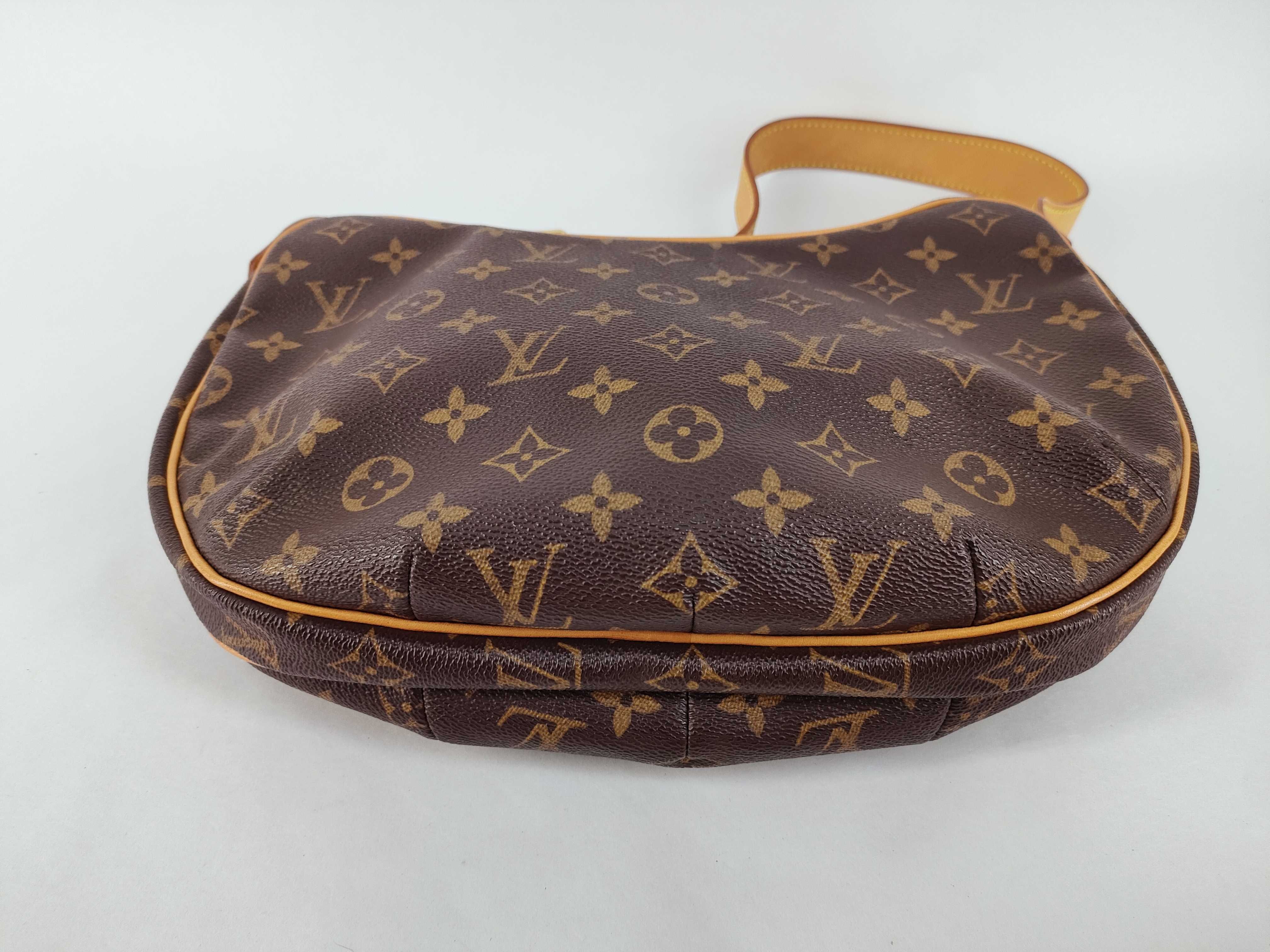 Monogram Louis Vuitton Monogram Croissant MM Shoulder Bag — view 7